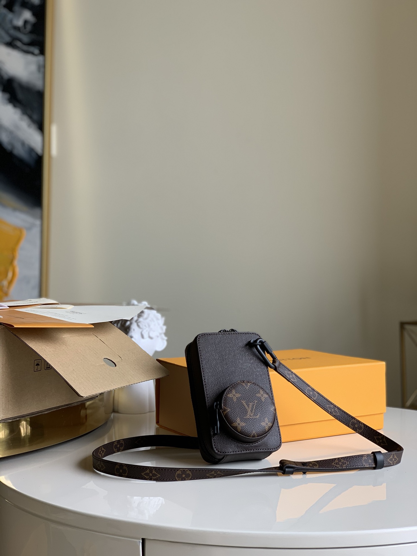 NO:396069,【Exclusive real photo M30581】 mini shape is small but it is a very concave model. It can easily accommodate plus mobile phones, small card bags, and a three-layer card inside. It's so handsome on the back size10*17*4.5 L.,LV [original leather],louis vuitton19860909【独家实拍M30581】 mini造型小却巧是款一非能常凹型造 能轻容松纳plus手机、小卡包、内里有个三隔层卡 背上太帅了吧 size10*17*4.5 L.,LV【原厂皮】,louis vuitton,Bag