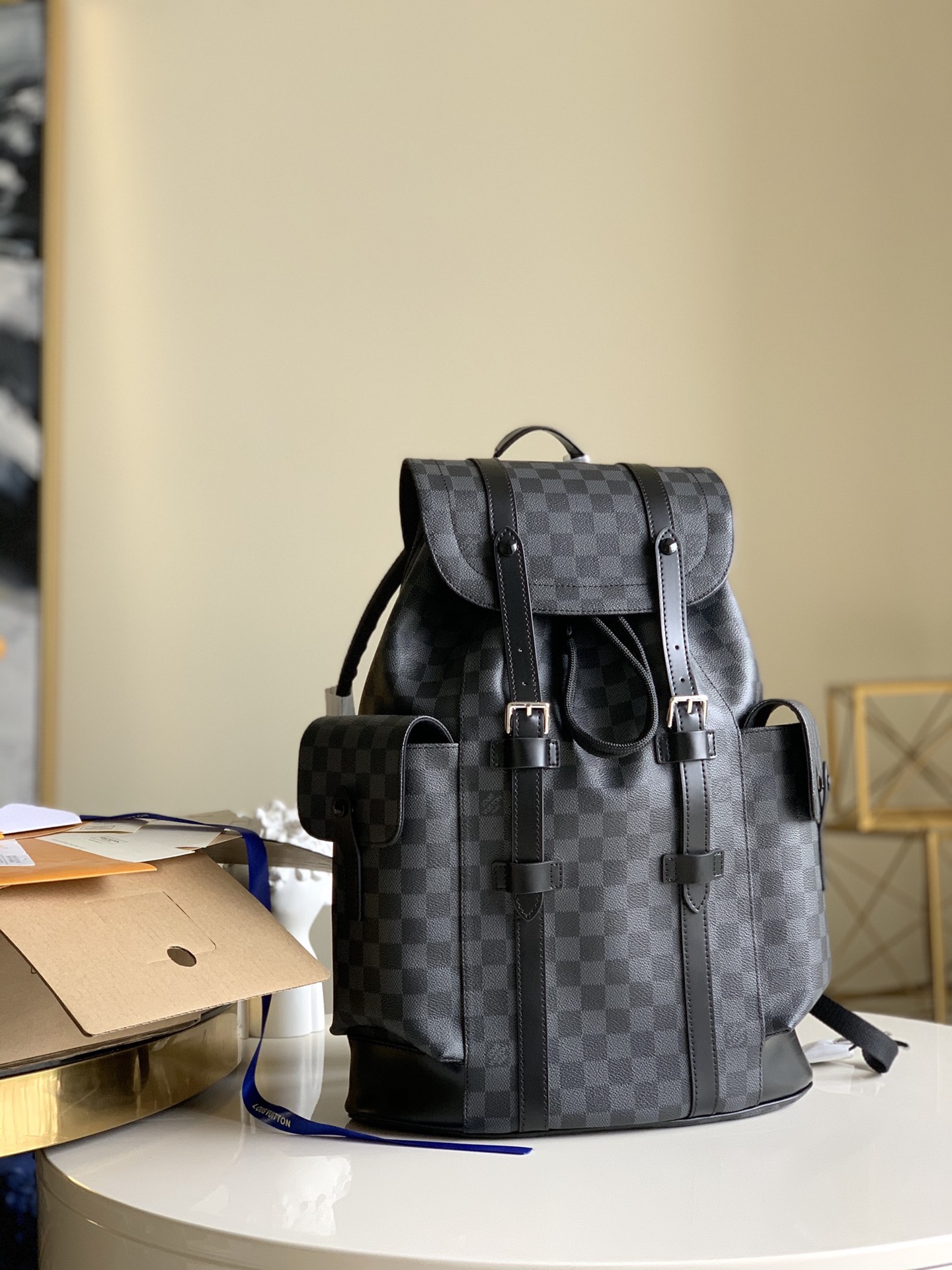 NO:399852,【Exclusive real photo N41379】Multi-function Christopher backpack uses Monogram canvas to interpret the rough and simple spirit of the hiking bag. Its style is chic, suitable for both work and entertainment, showing a high-quality lifestyle. 41 x 47 x 13 cm (Length x Height x Width) G.850,LV【Original leather】,louis vuitton,travel bags19860909【独家实拍N41379】多功能Christopher双肩包以 Monogram 帆布演绎出了徒步旅行包的粗犷而朴实的精神. 其款式别致,工作和娱乐使用两相皆宜,彰显高品质生活方式.41 x 47 x 13 cm (长 x 高 x 宽) G.850,LV【原厂皮】,louis vuitton,travel bags,Bag