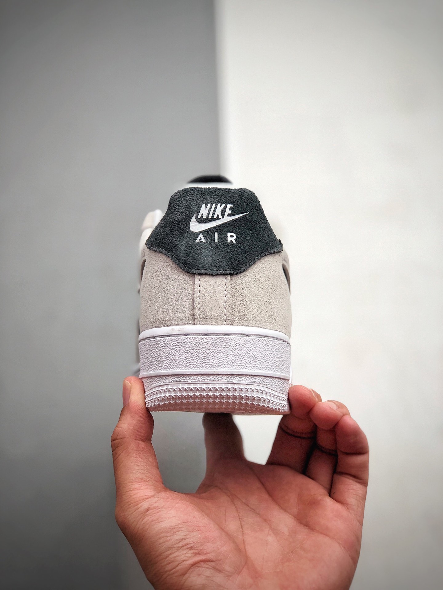 200   公司级 耐克/Nike Wmns Air Force 1′07 LV8 GS”Pure Platinum”空军一号经典低帮百搭休闲运动板鞋CJ4093-100