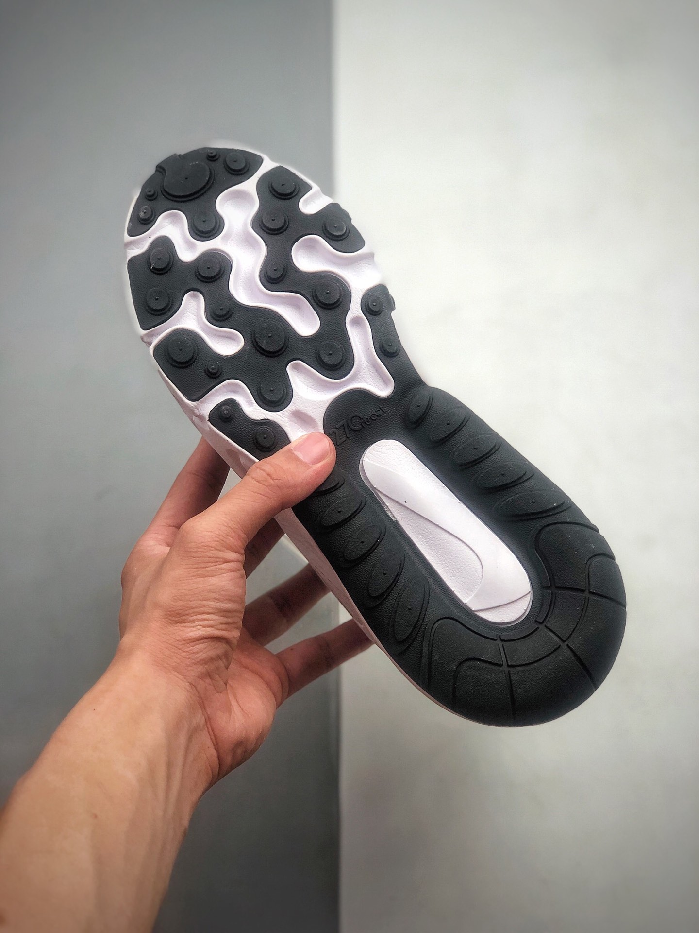 200 公司级 Nike Air Max 270 React缓震气垫运动跑鞋