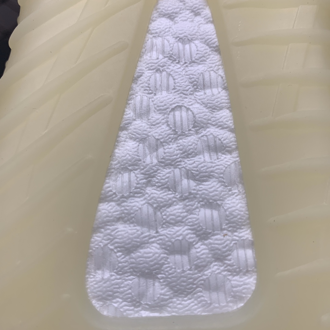 200 Adidas 阿迪达斯 Yeezy 350V2  侃爷椰子350新配色 FZ5246
