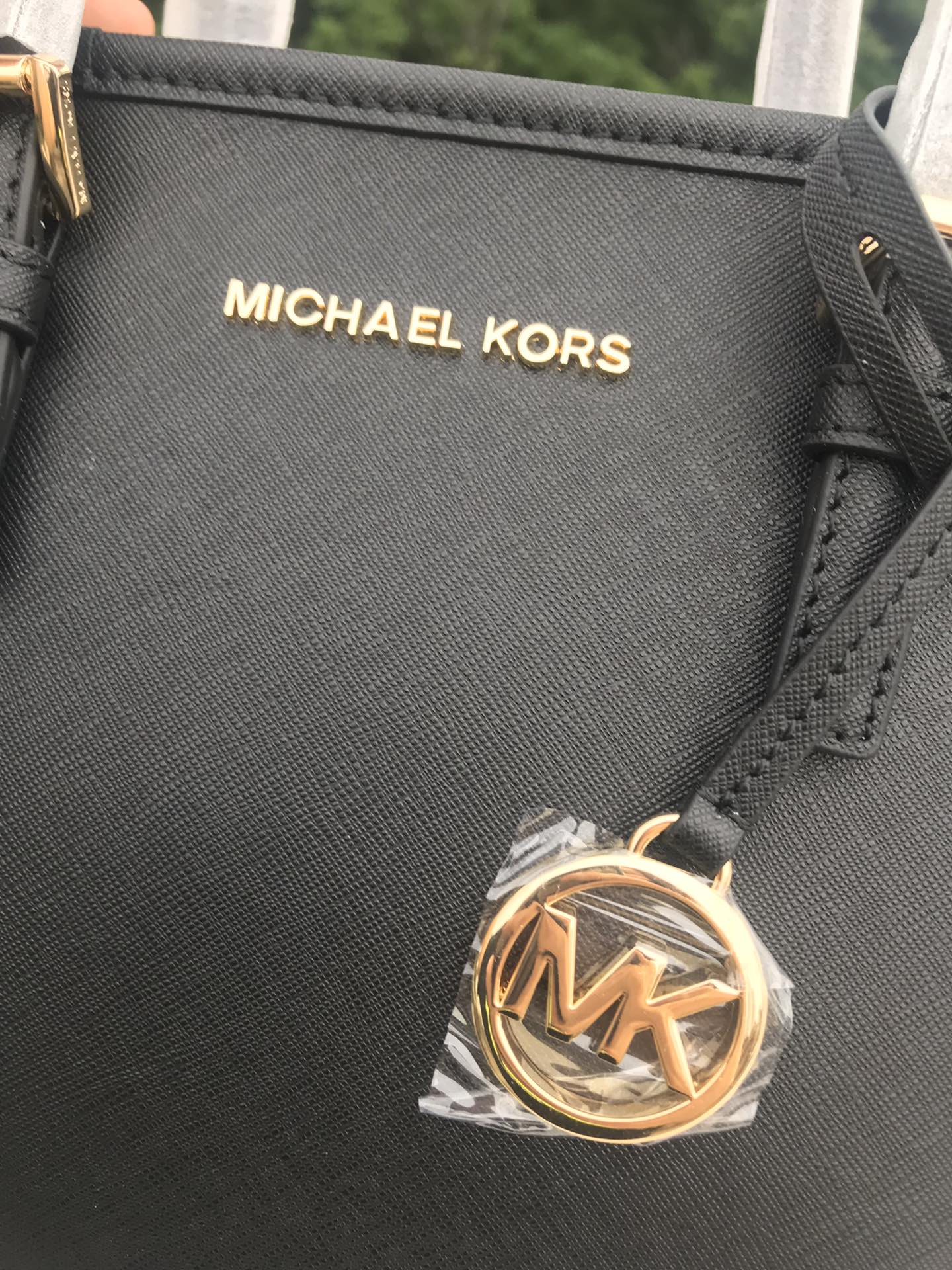 Michael Kors M家、 、MK新款小号购物袋 十字纹牛皮 购物袋样式 设计改成了小号 额外加了长背带