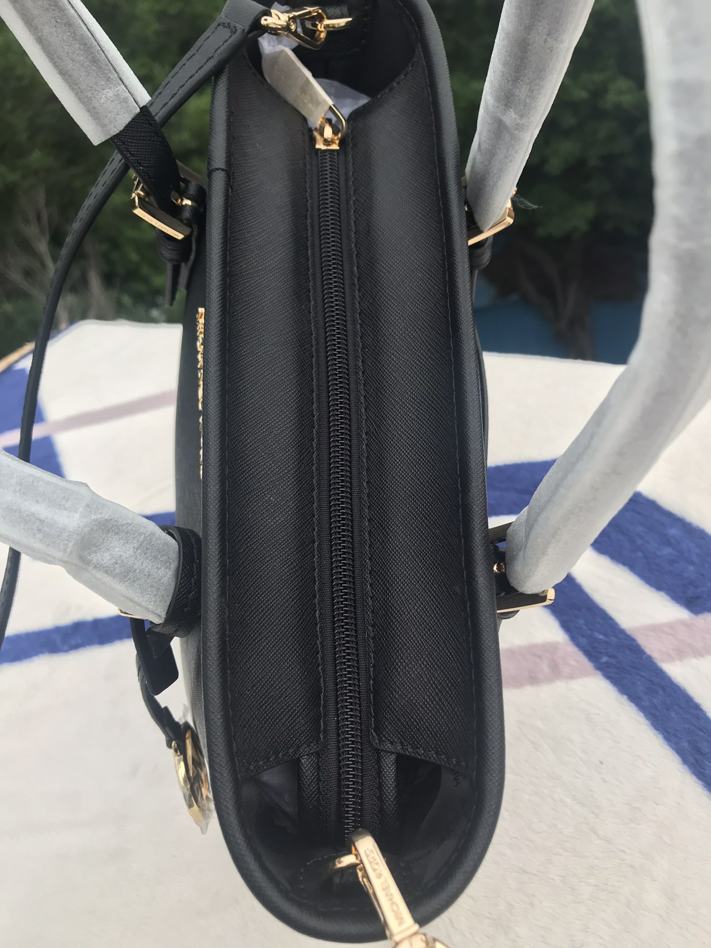 Michael Kors M家、 、MK新款小号购物袋 十字纹牛皮 购物袋样式 设计改成了小号 额外加了长背带