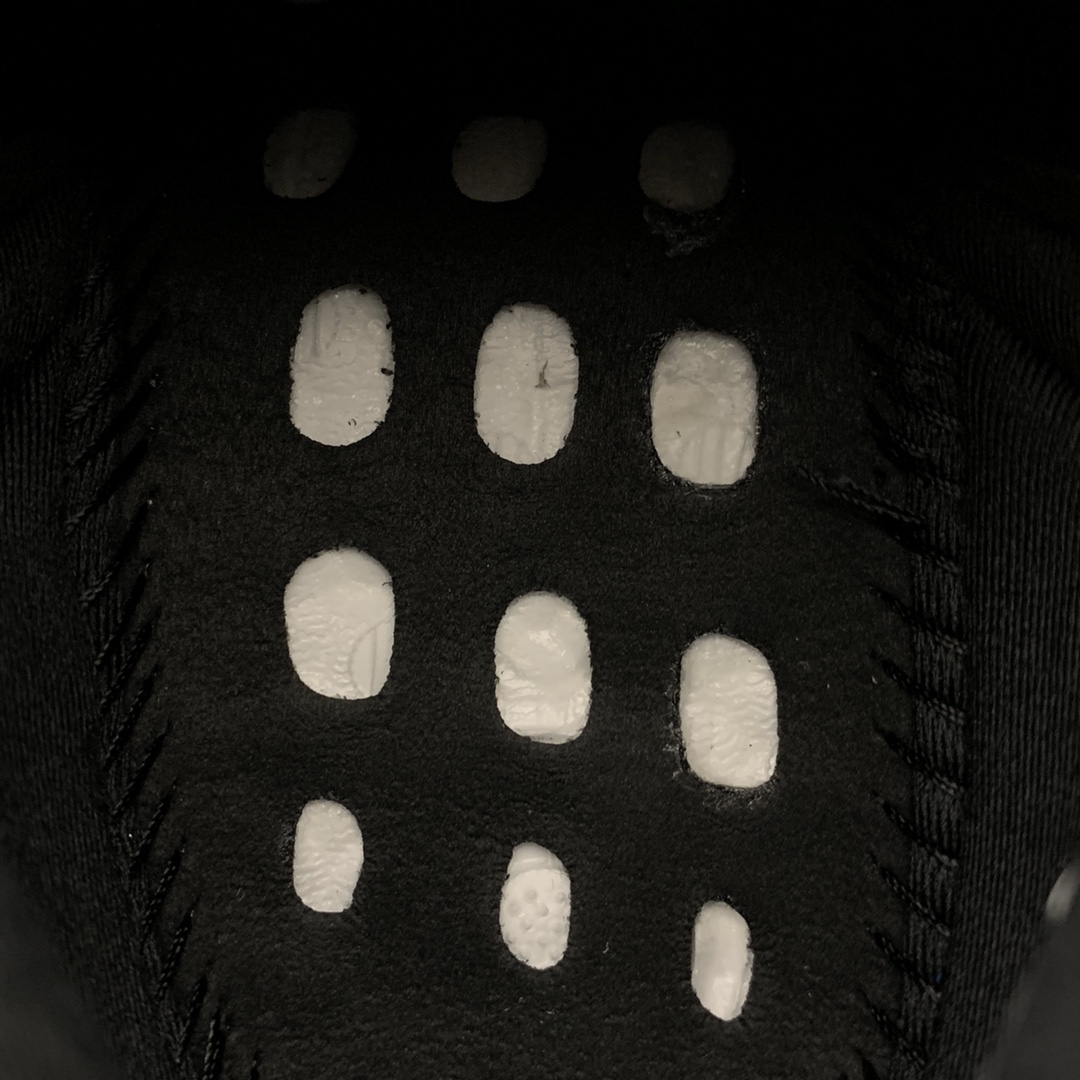 180 Adidas 阿迪达斯 Ultra Boost 20 超弹力爆米花中底 联名休闲跑步鞋 EG0754 超弹力缓震BOOST中底