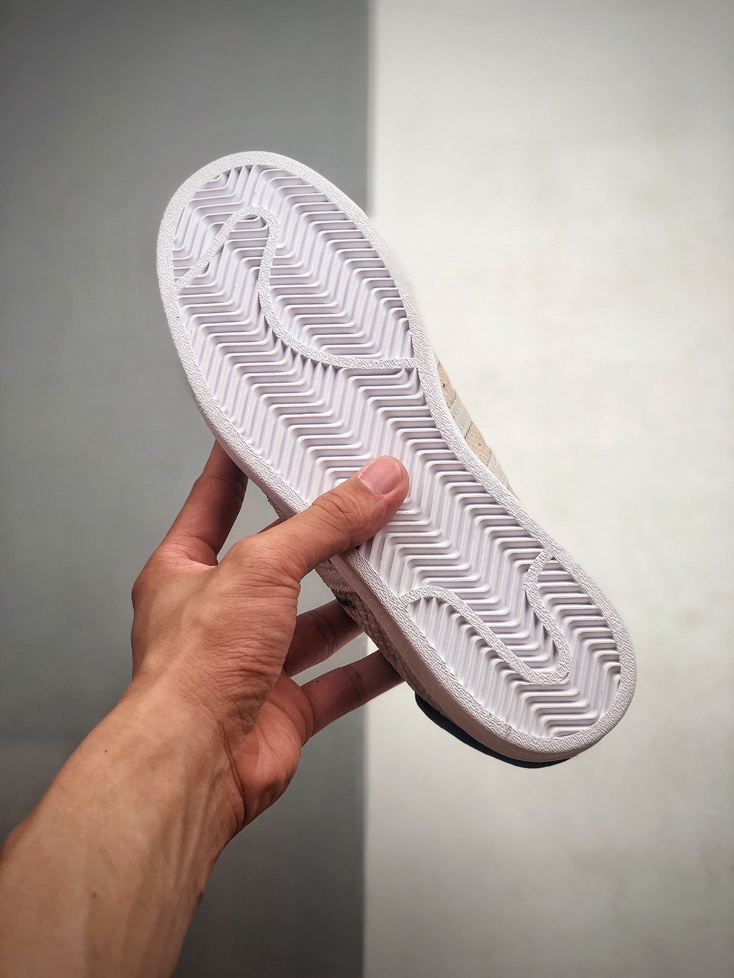 240  Adidas Originals阿迪达斯三叶草2020 SUPERSTAR 情侣款运动板鞋 巧克力白  货号:FV2822