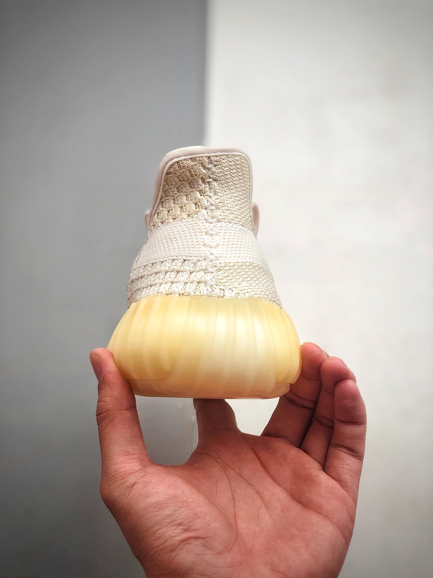 200  Adidas 阿迪达斯 Yeezy 350V2  侃爷椰子350新配色 外贸性价比出货 独家最大尺码48码  货号：FZ5246