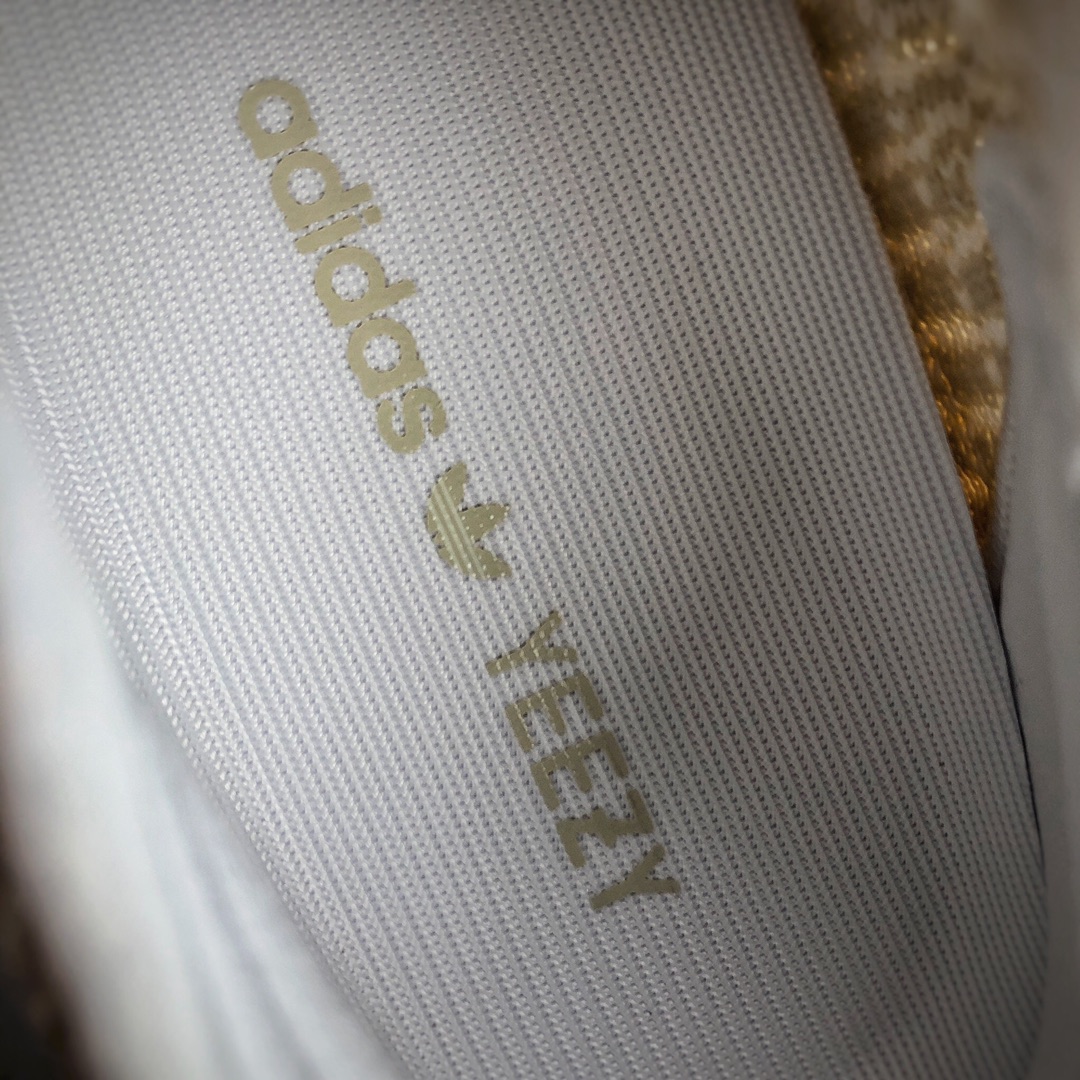 200  Adidas 阿迪达斯 Yeezy 350V2  侃爷椰子350新配色 外贸性价比出货 独家最大尺码48码  货号：FZ5246