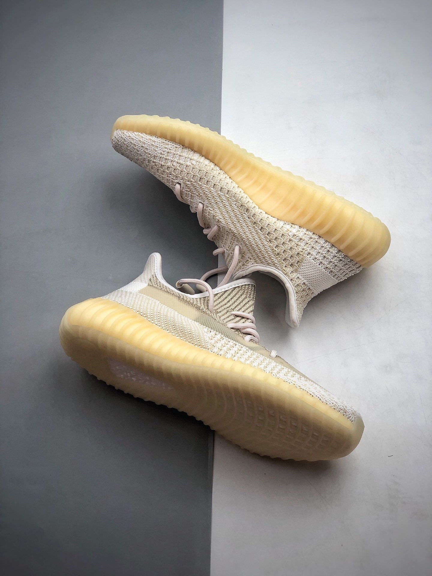 200  Adidas 阿迪达斯 Yeezy 350V2  侃爷椰子350新配色 外贸性价比出货 独家最大尺码48码  货号：FZ5246