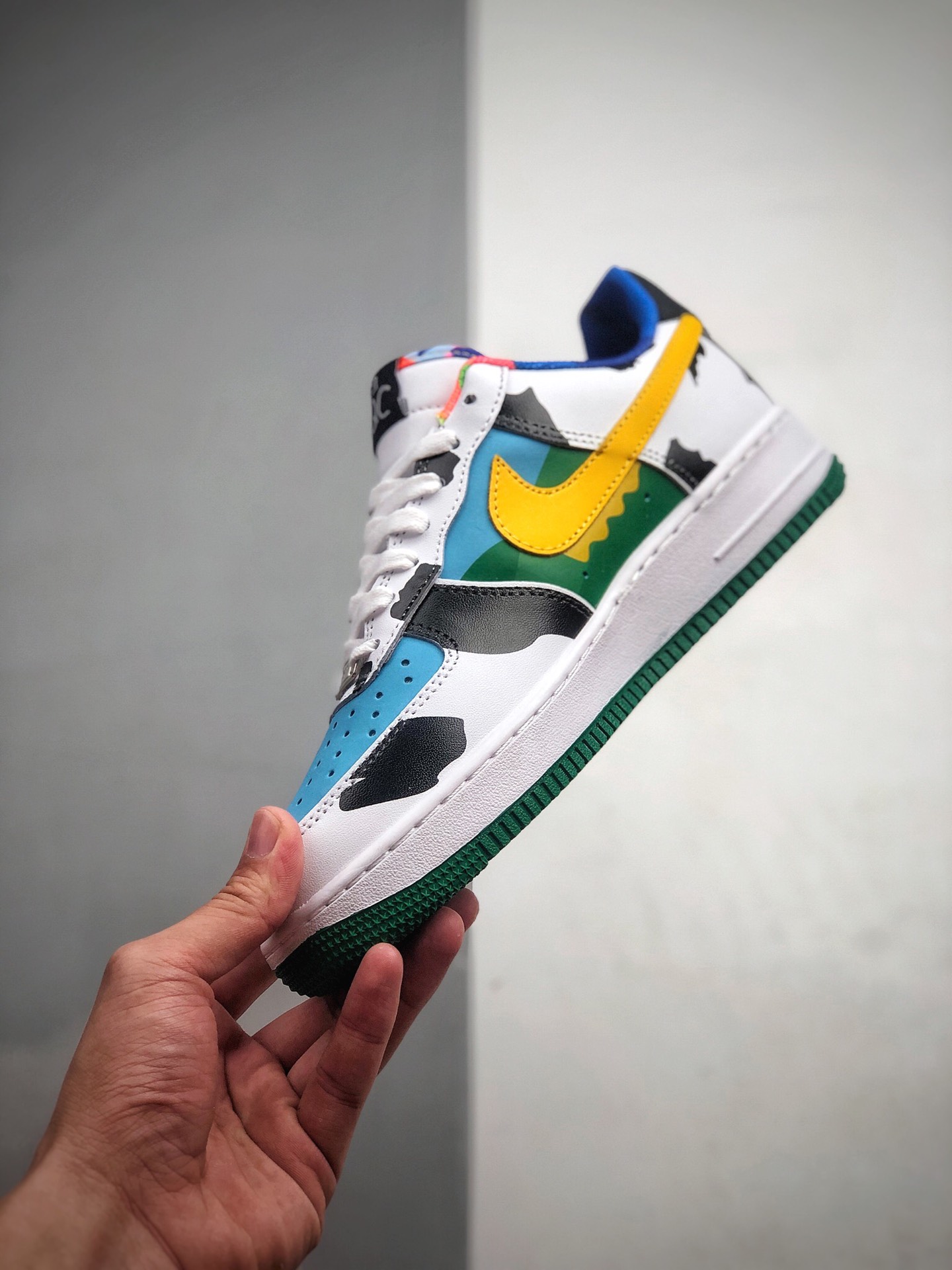 200 Ben & Jerry's x Nike SB Dunk Low Pro QS 牛奶冰淇淋货号：CU3244-100