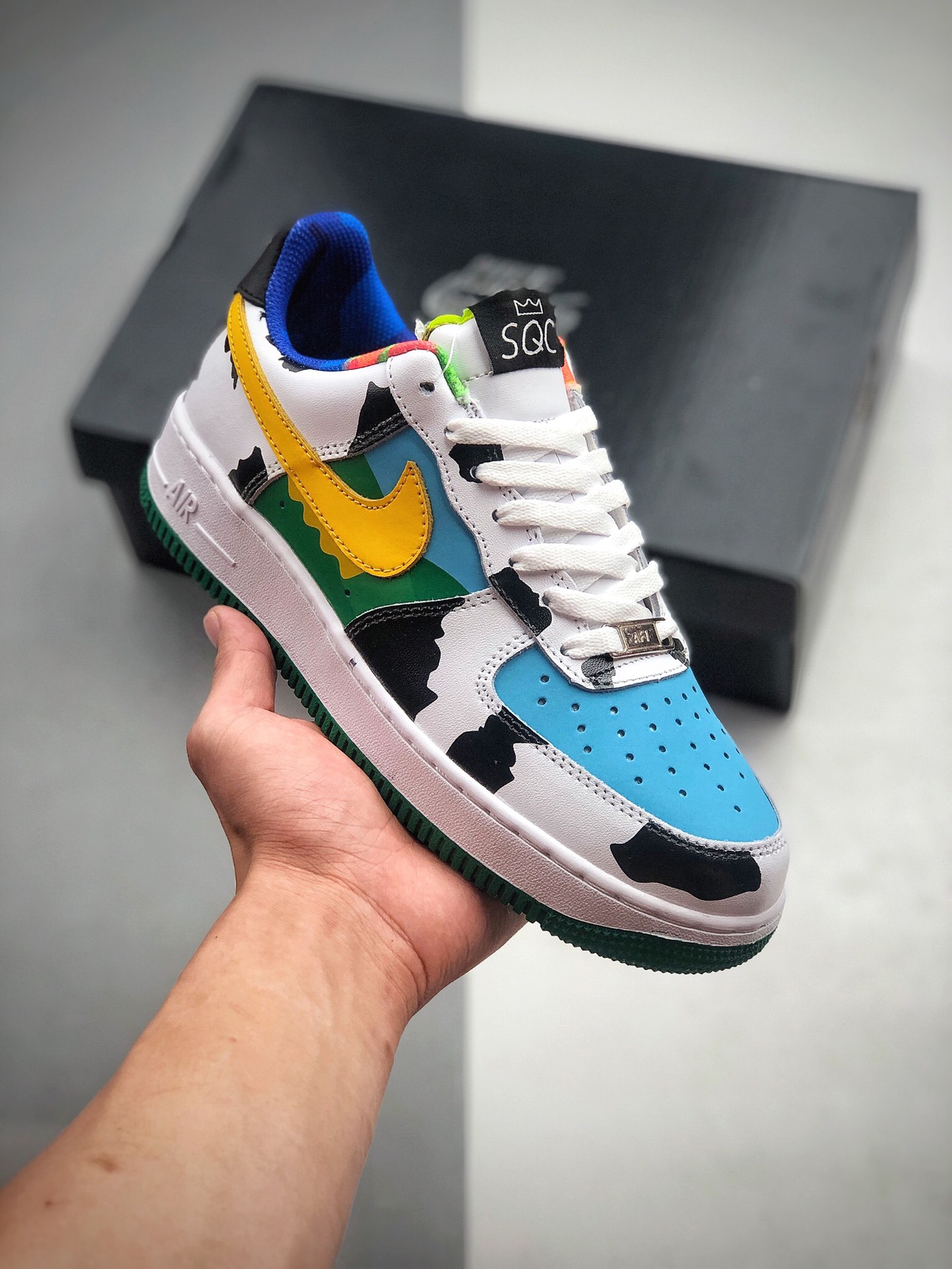 200 Ben & Jerry's x Nike SB Dunk Low Pro QS 牛奶冰淇淋货号：CU3244-100