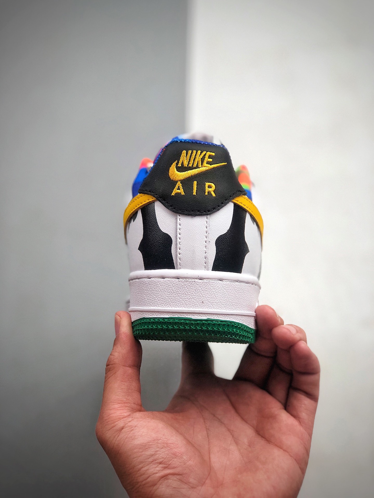 200 Ben & Jerry's x Nike SB Dunk Low Pro QS 牛奶冰淇淋货号：CU3244-100