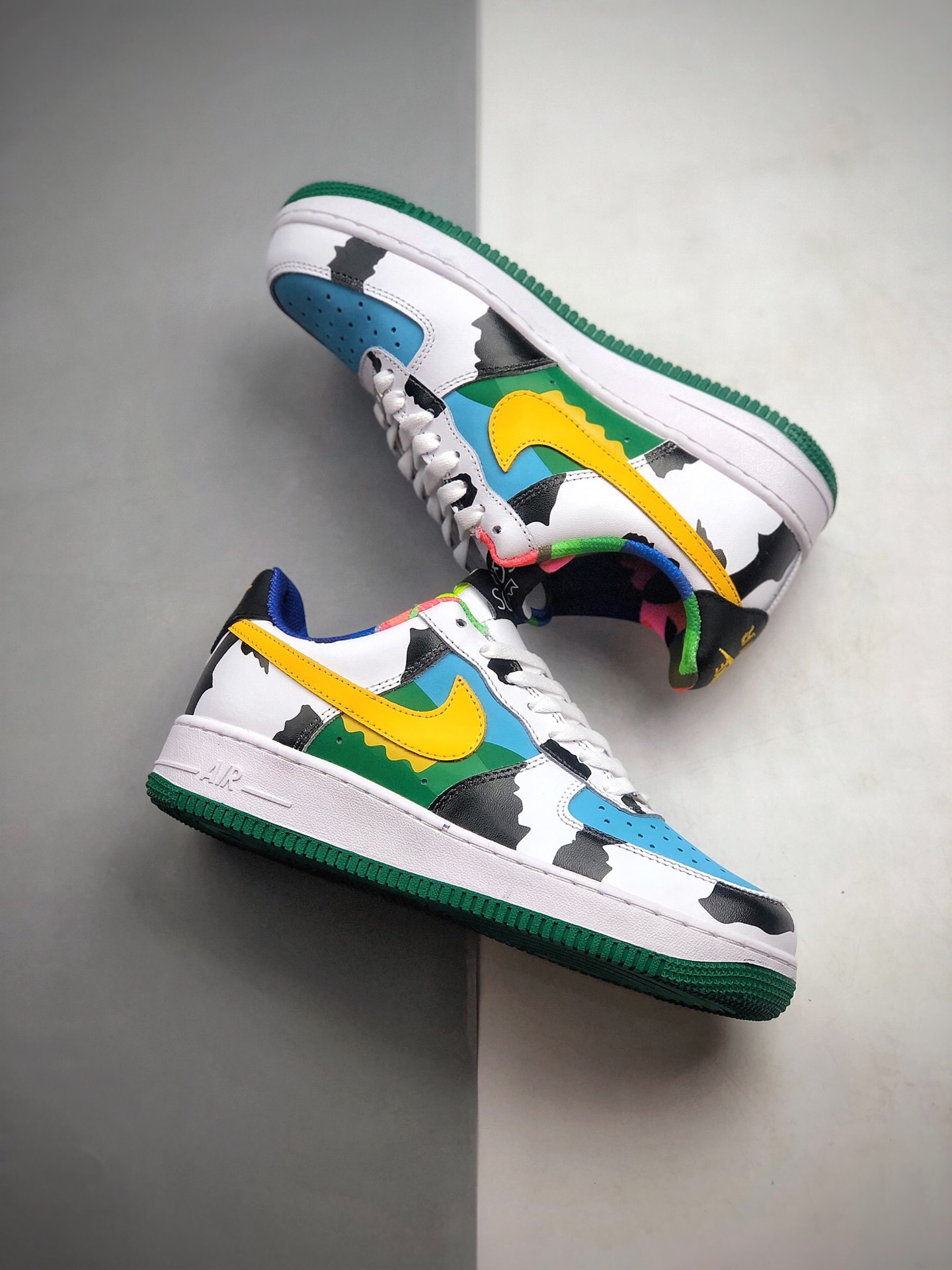 200 Ben & Jerry's x Nike SB Dunk Low Pro QS 牛奶冰淇淋货号：CU3244-100