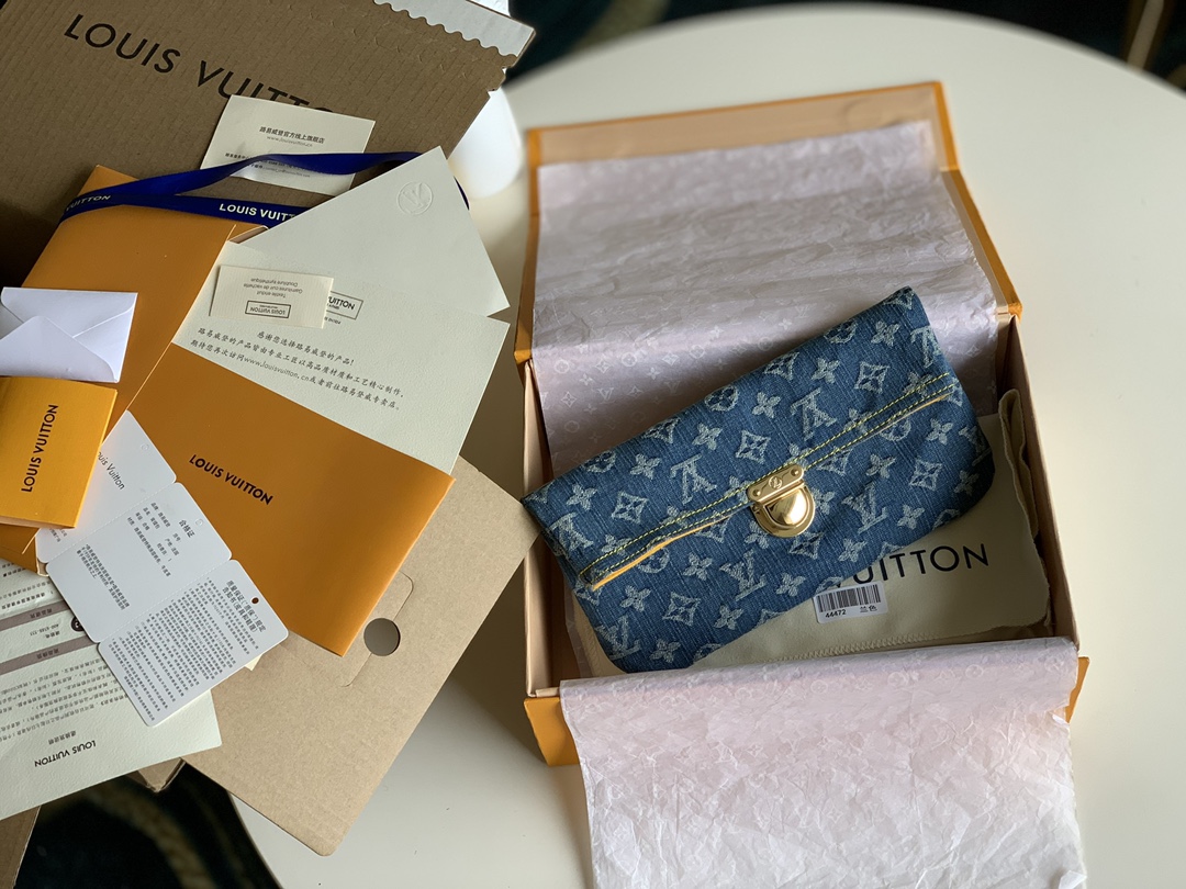 NO:395866,【Exclusive real shot 44472】 Vintage mid-to-print denim handbag, a must-have single item for summer denim elements, and it is very stylish no matter how you match it. Size 25*14cm X., LV [original leather], louis vuitton19860909【独家实拍44472】 Vintage 中古绝版牛仔手包,夏日必备单品牛仔元素可是永不过时的哦,而且无论怎么搭配都超有范 尺寸25*14cm X.,LV【原厂皮】,louis vuitton,Bag