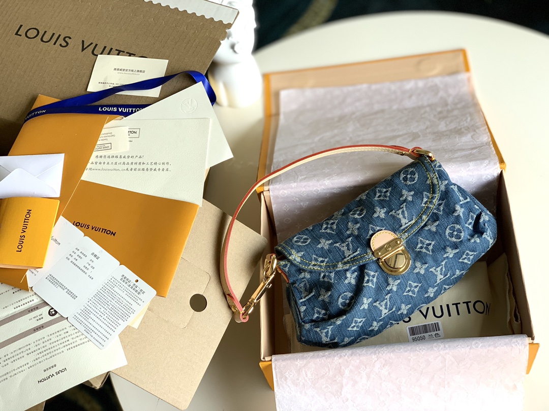 NO:396024,[Exclusive real shot M95050] New denim handheld mid-print denim crossbody handbag, a must-have item for summer denim elements, a men's denim blue hijab handbag, and no matter how you match it, it is super stylish and invincible!  Close the eyes and enter. Size 25x15x9cm X., LV【Original leather】, louis vuitton,satchels19860909【独家实拍M95050】牛仔新款手提中古绝版牛仔斜挎手提包,夏日必备单品牛仔元素可是永不过时的哦,男士牛仔布蓝色盖头手提包挎包 而且无论怎么搭配都超有范,无敌洋气！闭眼入.尺寸25x15x9cm X.,LV【原厂皮】,louis vuitton,satchels,Bag