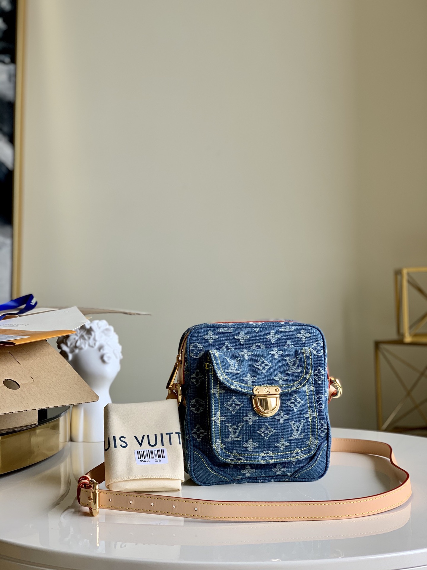 NO:395869,【Exclusive real shot M95438】M95348 Vintage denim bag, mid-to-print denim crossbody crossbody, summer essentials for denim elements are never out of date, and they are super stylish no matter how they match. Size 18*20*7cm X., LV [original leather], louis vuitton19860909【独家实拍M95438】M95348 Vintage牛仔垮包 中古绝版牛仔斜挎斜背,夏日必备单品牛仔元素可是永不过时的哦,而且无论怎么搭配都超有范 尺寸18*20*7cm X.,LV【原厂皮】,louis vuitton,Bag