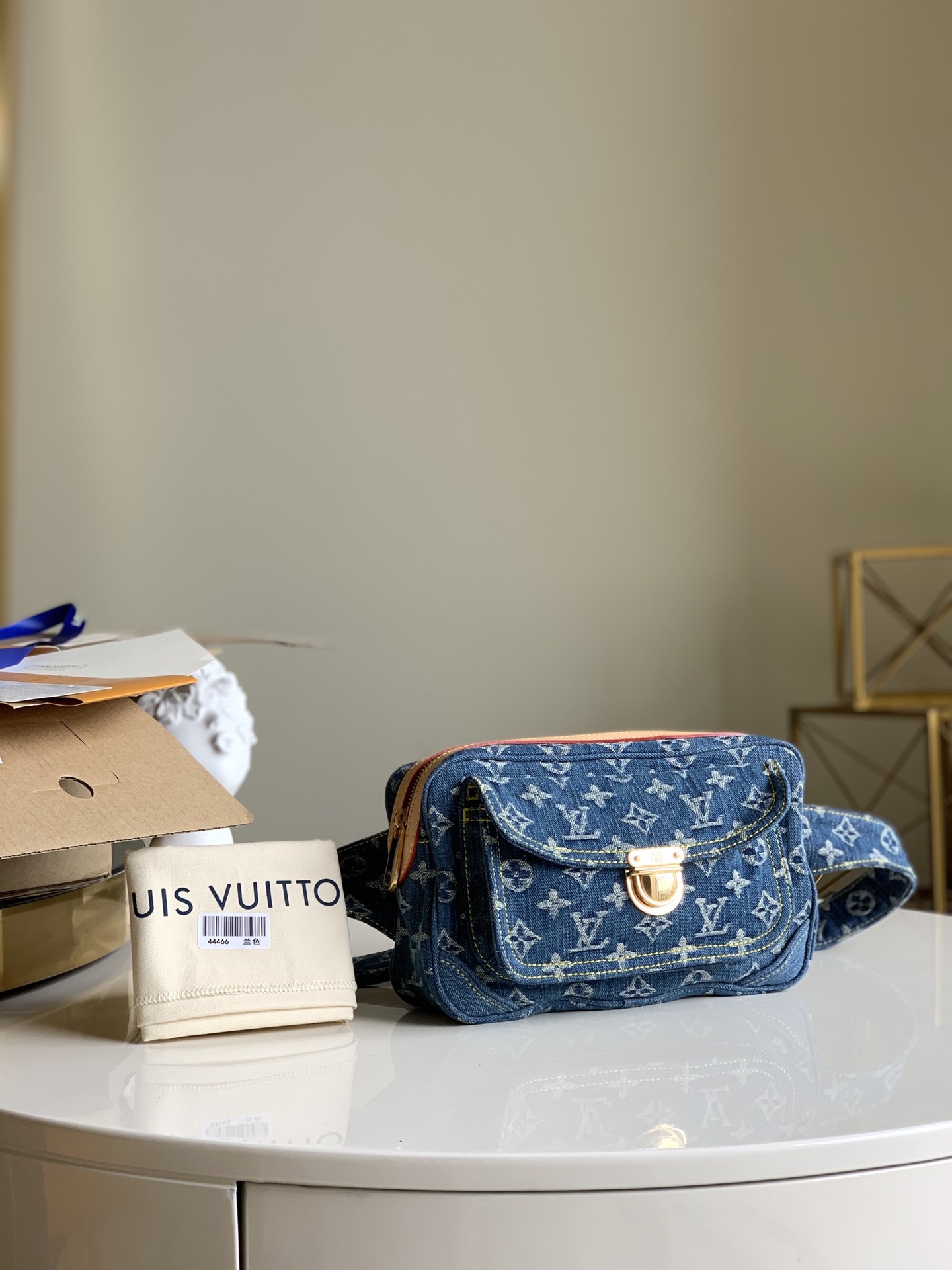 NO:395871,[Exclusive real shot M44466] Medium-old out-of-print limited edition. The denim elements are never out of date, and no matter how they match, they are super stylish and invincible!  Close the eyes and enter ~ Size: Length 25*Width 6.5*High 15 X.600, LV [original leather], louis vuitton19860909【独家实拍M44466】中古绝版限量款.牛仔元素可是永不过时的哦,而且无论怎么搭配都超有范,无敌洋气！闭眼入~尺寸:长25*宽6.5*高15 X.600,LV【原厂皮】,louis vuitton,Bag