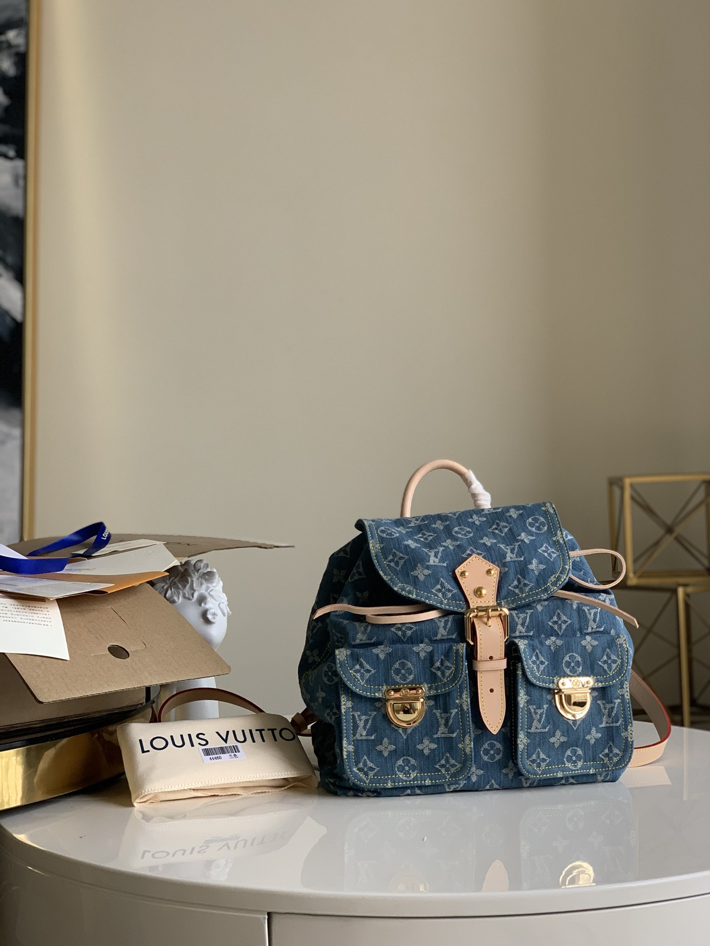 NO:396141,[Exclusive real shot M44460] Denim holidays are beautiful and free. Many people think that denim elements are the most common items, but in fact, when paired with denim elements, they can become fashionable immediately. Through various combinations of denim jackets, skirts, and bags, the yield rate is extremely high. Of course, in addition to vacations, daily use is indispensable. The recommended medieval denim backpack today is one that you cannot miss. Original color denim canvas jacquard, all steel hardware. Size 28x30x19cm X., LV [original leather], louis vuitton, backpacks, skirts, jackets & coats19860909【独家实拍M44460】牛仔风的假日,美好而洒脱. 很多人认为牛仔元素是最普遍不过的单品,但其实搭配好牛仔元素,便能立刻时髦起来,通过牛仔外套、半裙、包包的各种搭配,其出片率极高. 当然,除了度假以外日常使用更是不可缺少,今天推荐的这款中古牛仔背包就是不能错过的一个. 原色牛仔帆布提花,全钢五金.尺寸28x30x19cm X.,LV【原厂皮】,louis vuitton,backpacks,skirts,jackets & coats,Bag