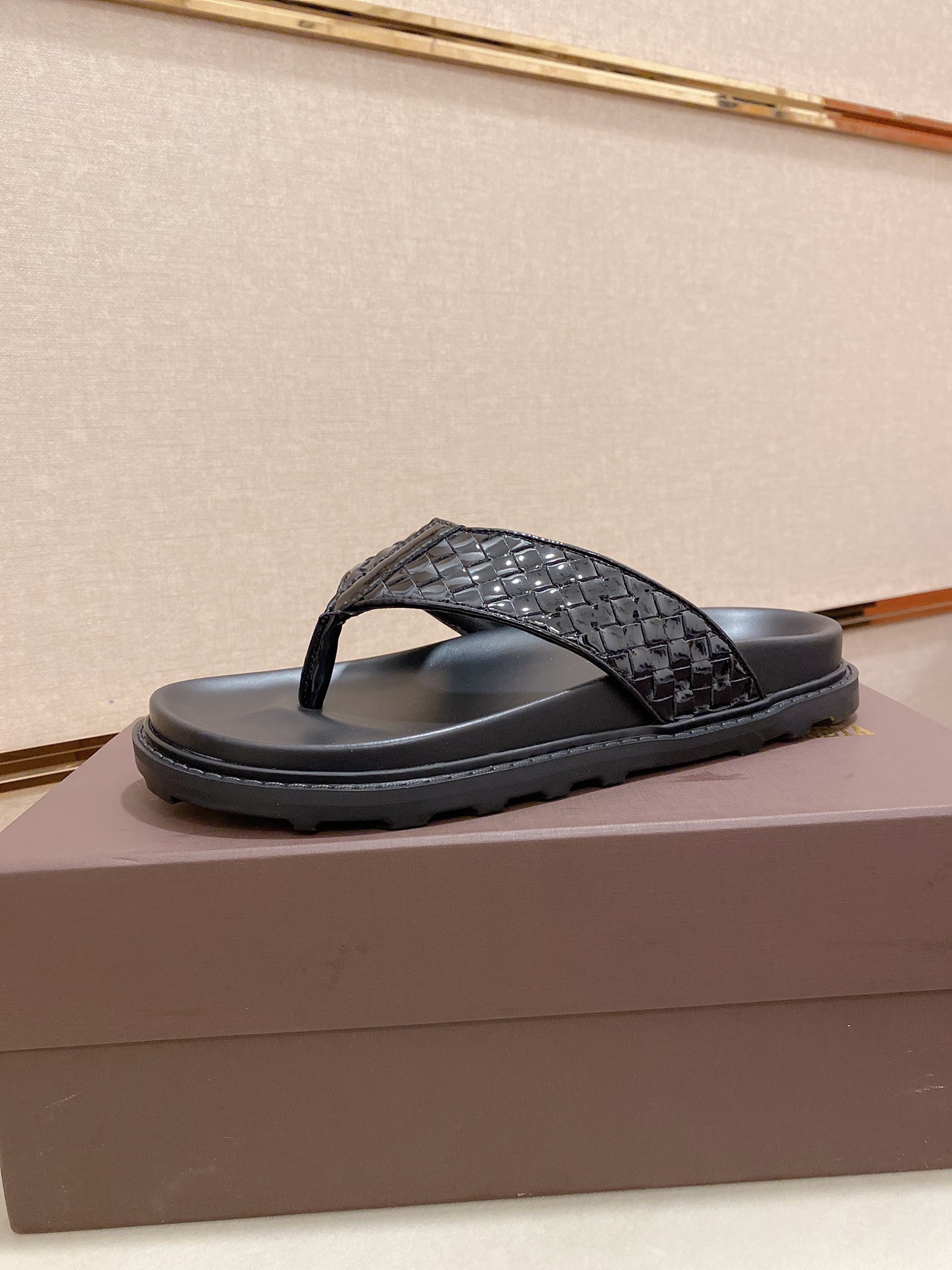 实价:160【bv~宝缇嘉】2020潮流新款拖鞋上市 官网同款