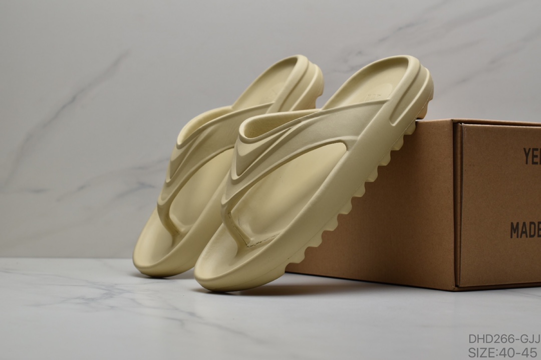 90 全新版本 Kanye West x Yeezy Slide“Resin” FW6344 侃爷再度联乘 椰子拖鞋