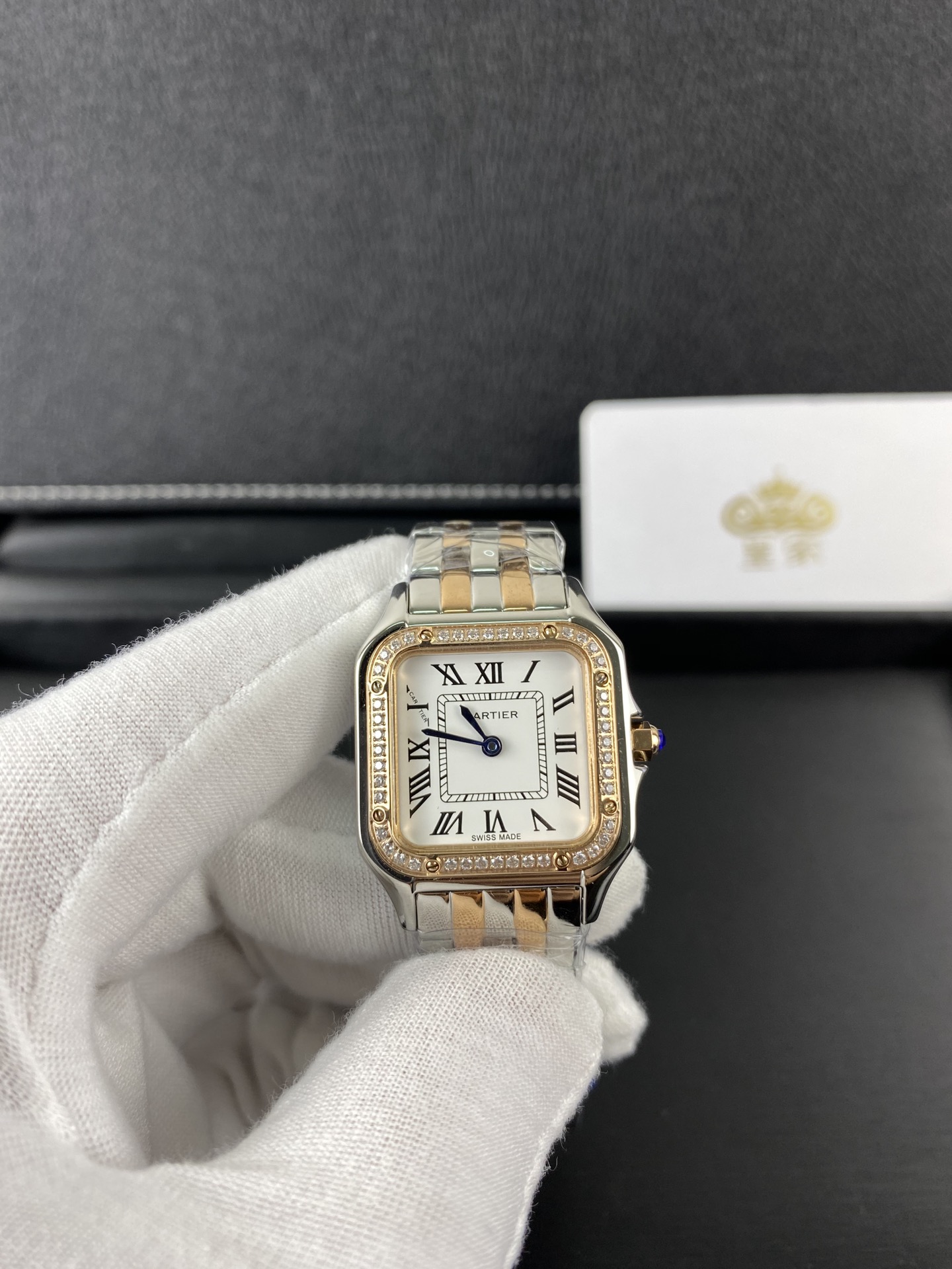 Cartier 皇家 卡地亚坦克系列镶钻间金女表