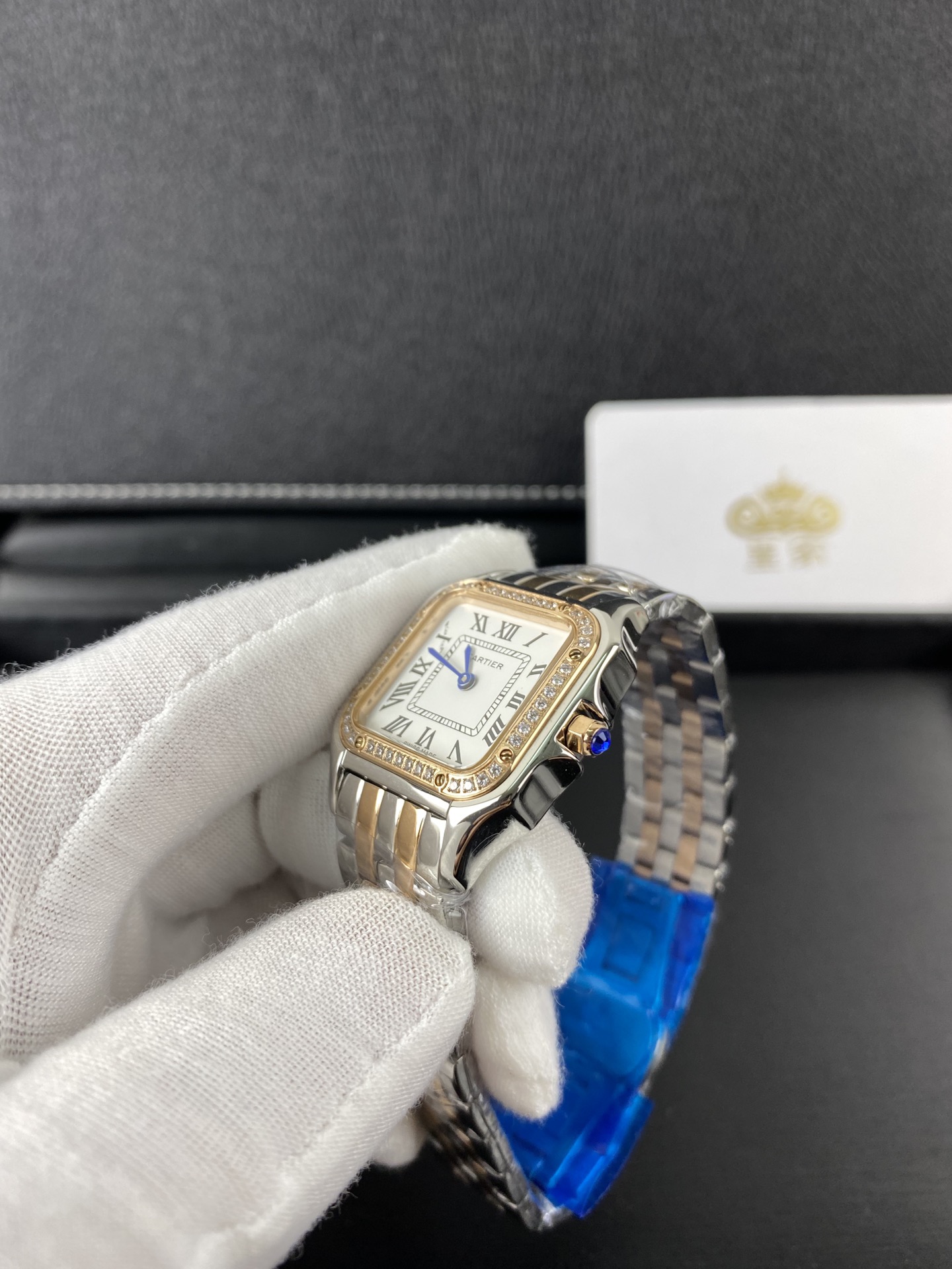 Cartier 皇家 卡地亚坦克系列镶钻间金女表