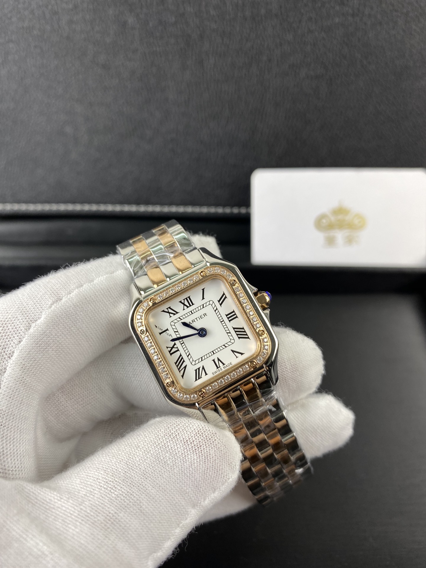 Cartier 皇家 卡地亚坦克系列镶钻间金女表