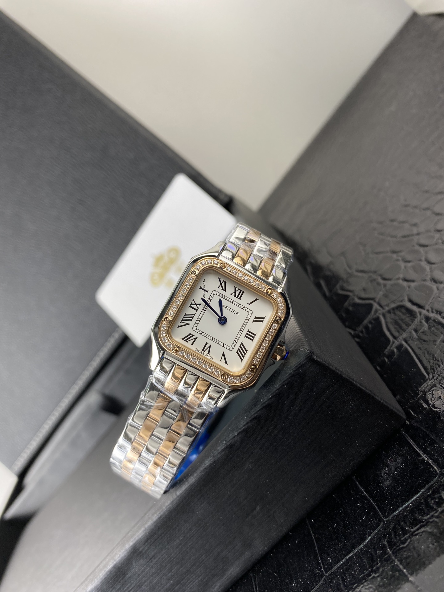 Cartier 皇家 卡地亚坦克系列镶钻间金女表