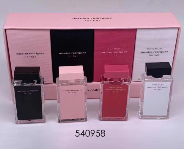 Narciso Rodriguez For Her Perfume Set - 4 x 7.5ml - Captivating Fragrances 1 Narciso Rodriguez For Her Perfume Set - 4 x 7.5ml - Captivating Fragrances