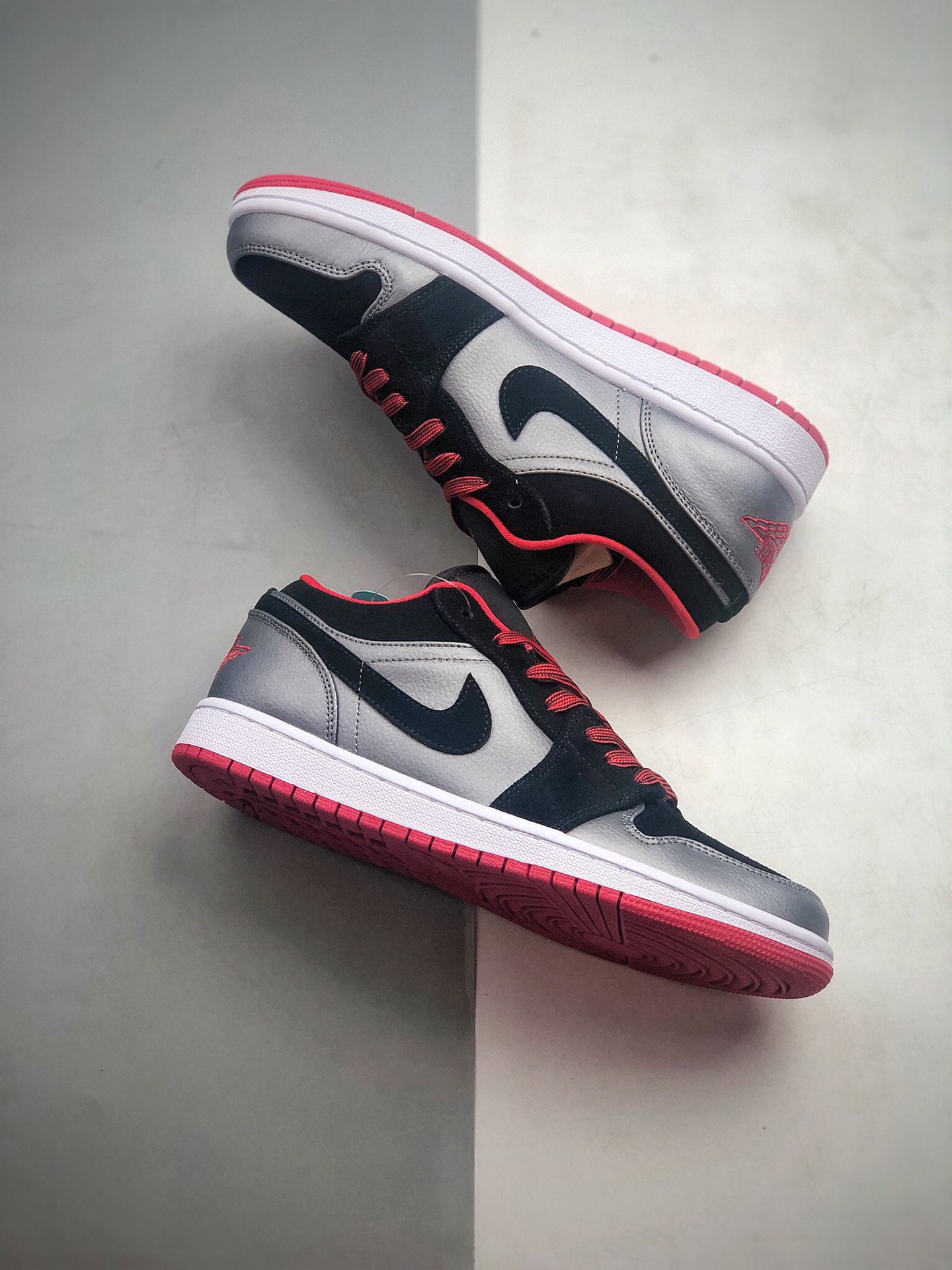 210 Nike Air Jordan 1 Retro Low AJ1/乔1低帮时尚潮流运动休闲板鞋货号：553558-002