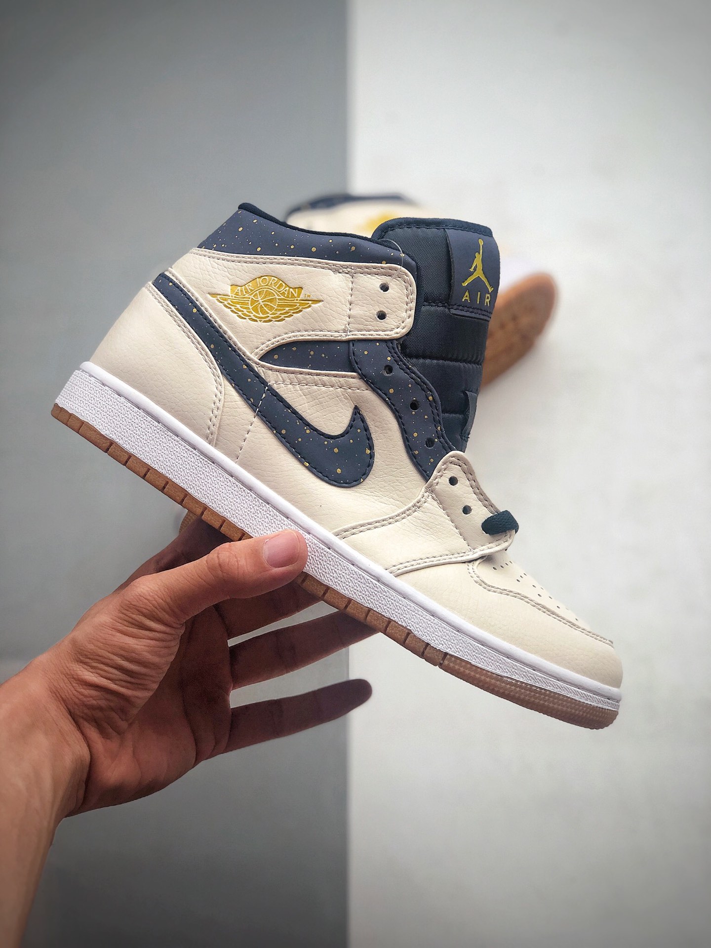 230 Air Jordan 1 Mid 限配定色货号：AH6342-104
