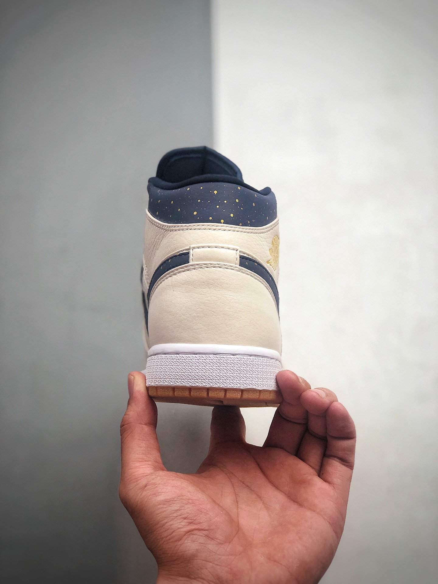230 Air Jordan 1 Mid 限配定色货号：AH6342-104