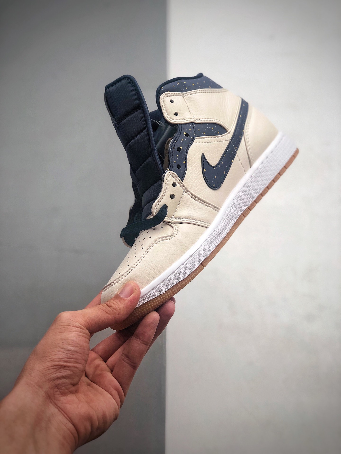 230 Air Jordan 1 Mid 限配定色货号：AH6342-104