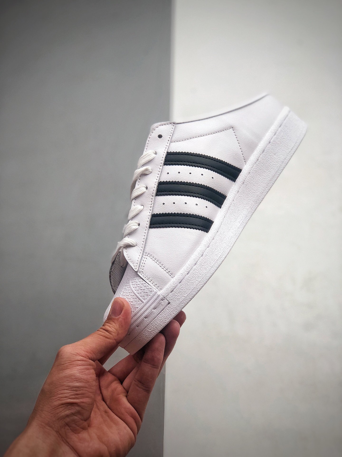 160 阿迪达斯Adidas AD Originals SUPERSTAR W 贝壳头半拖 一脚蹬 懒人鞋 货号 FX0527