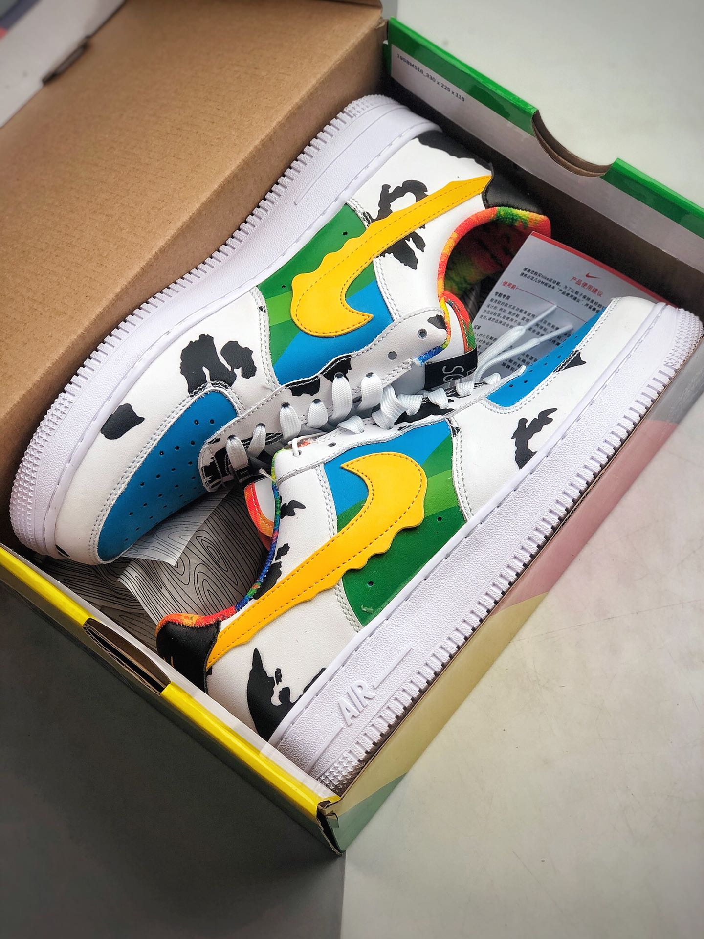 200  Ben & Jerry's x Nike SB Dunk Low Pro QS 牛奶冰淇淋 CU3244-100