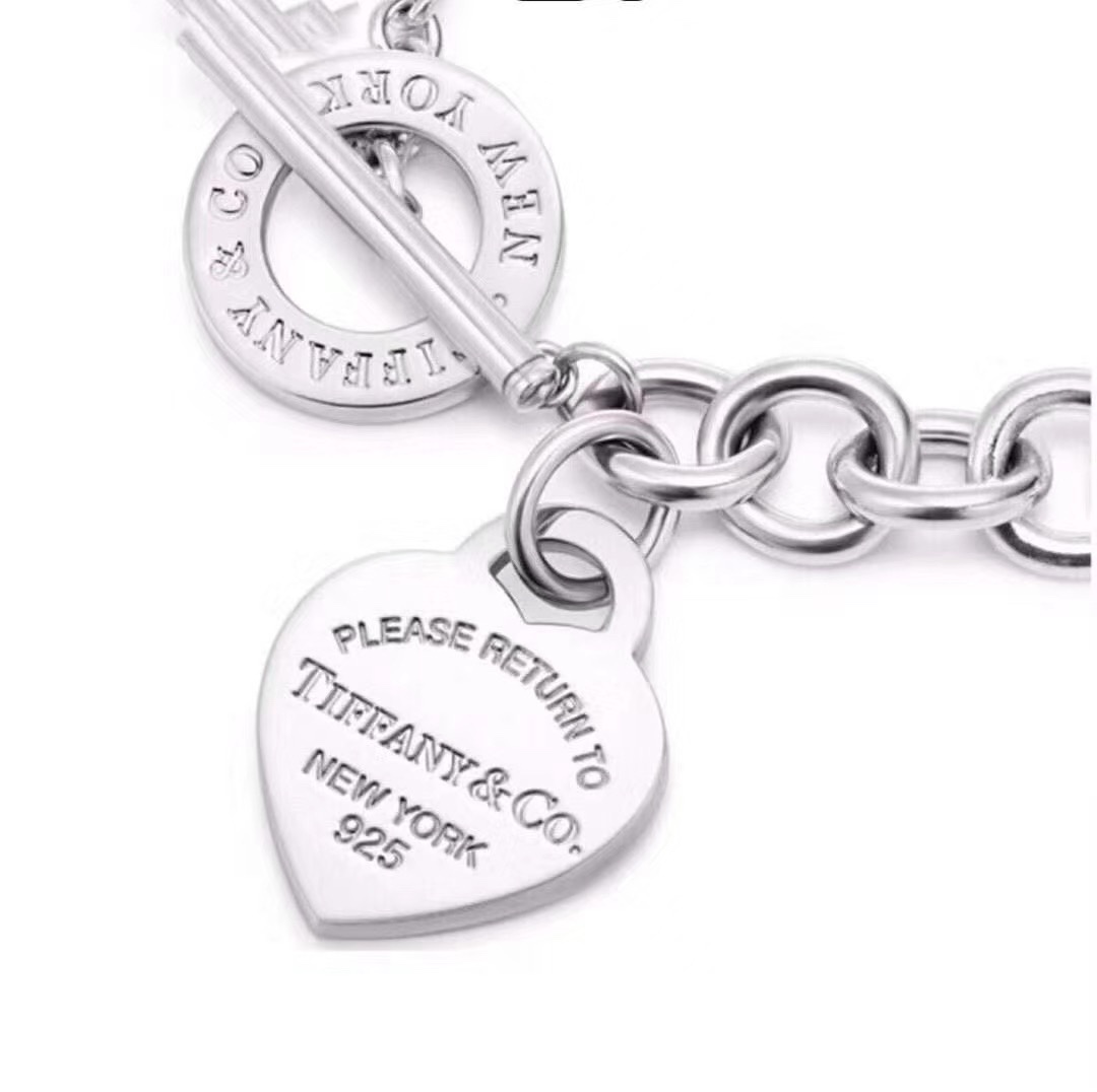 Tiffany & Co. 项链 手链 T家. 心形吊坠针扣粗款手链、项链