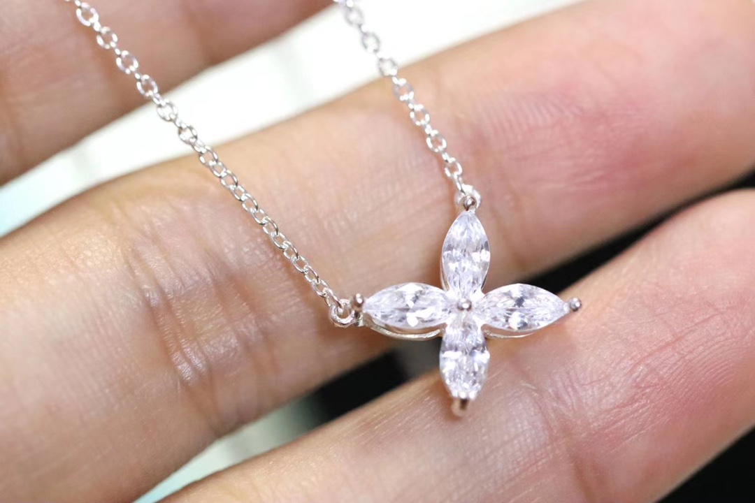 Tiffany & Co. T家 .水滴型四叶草 锁骨项链 纯银