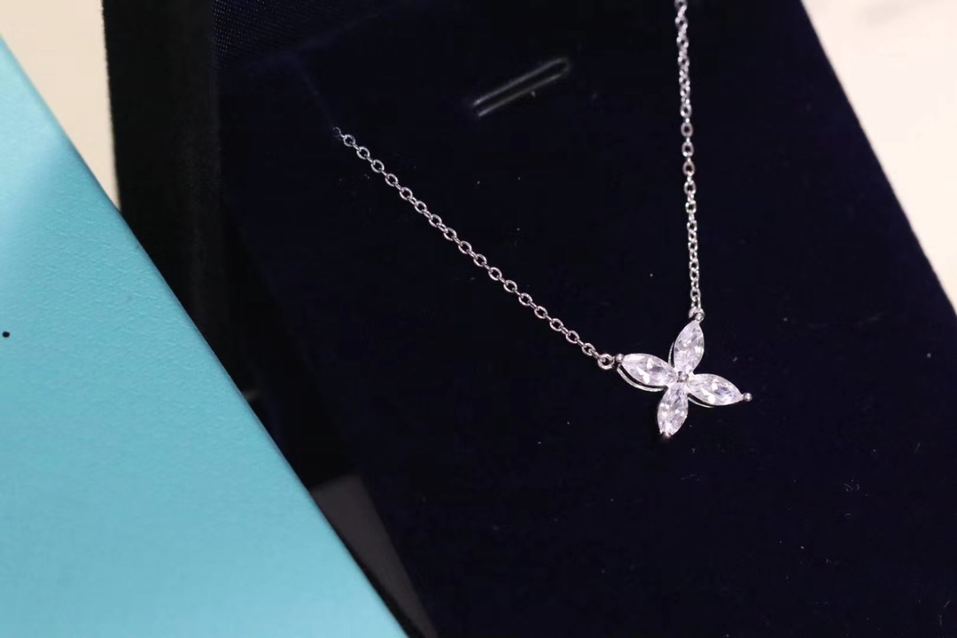 Tiffany & Co. T家 .水滴型四叶草 锁骨项链 纯银