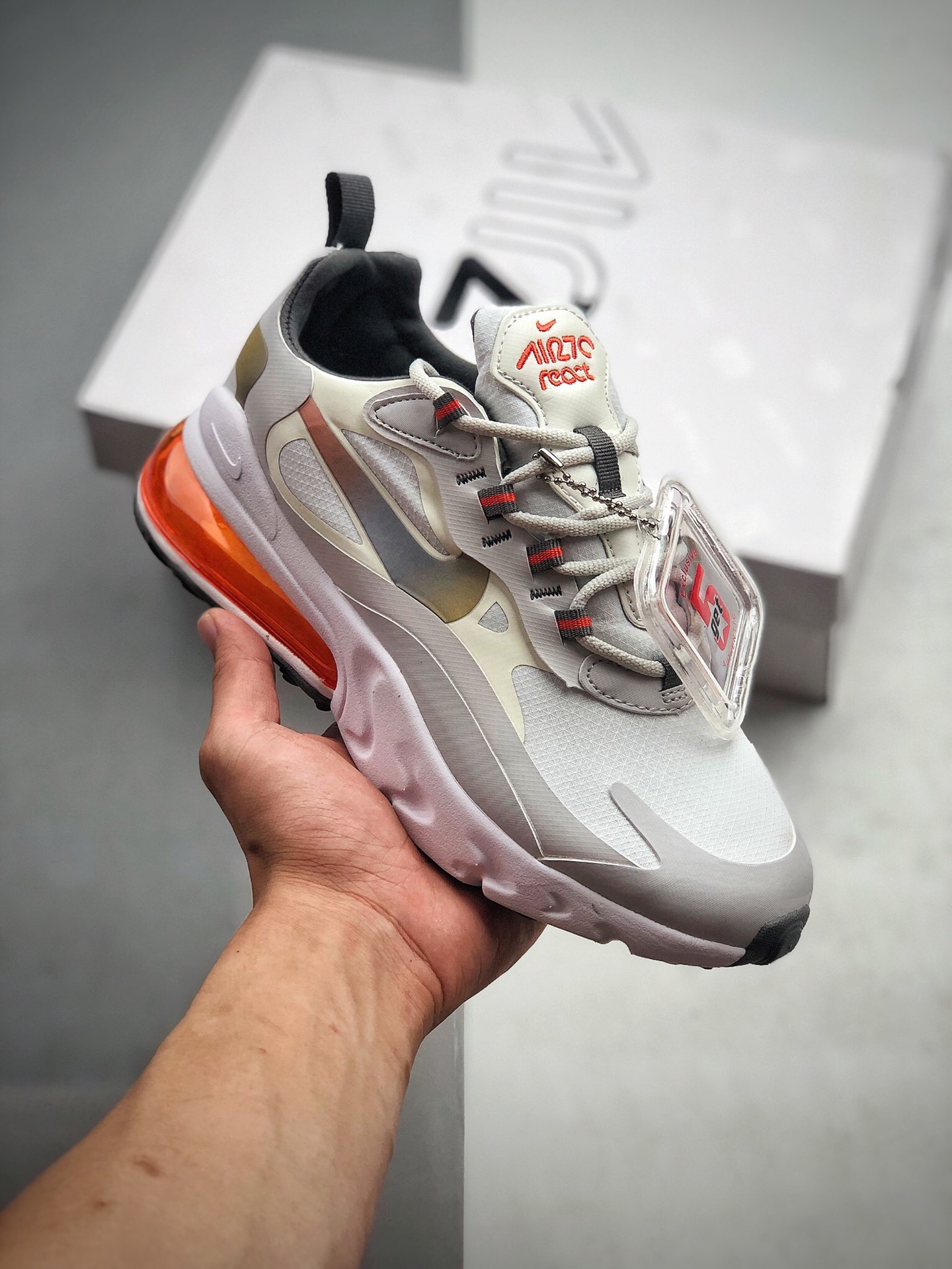 200 公司级 Nike Air Max 270 React缓震气垫运动跑鞋 CD6615-100
