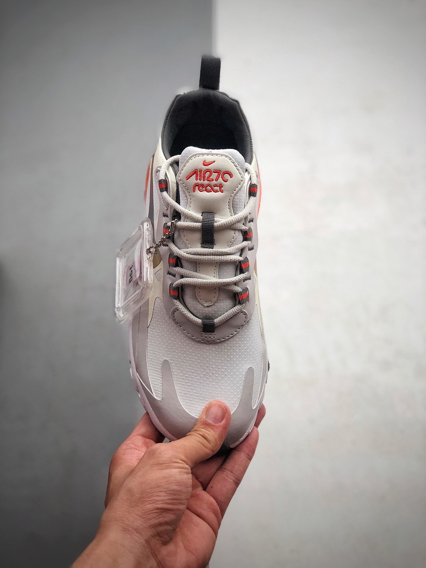 200 公司级 Nike Air Max 270 React缓震气垫运动跑鞋 CD6615-100