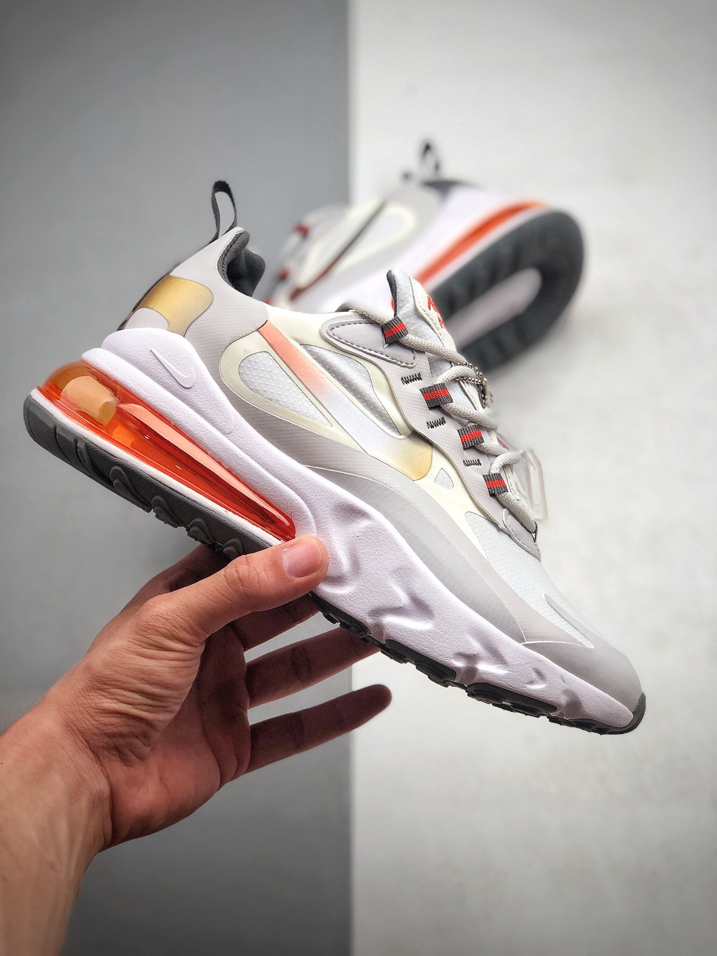 200 公司级 Nike Air Max 270 React缓震气垫运动跑鞋 CD6615-100
