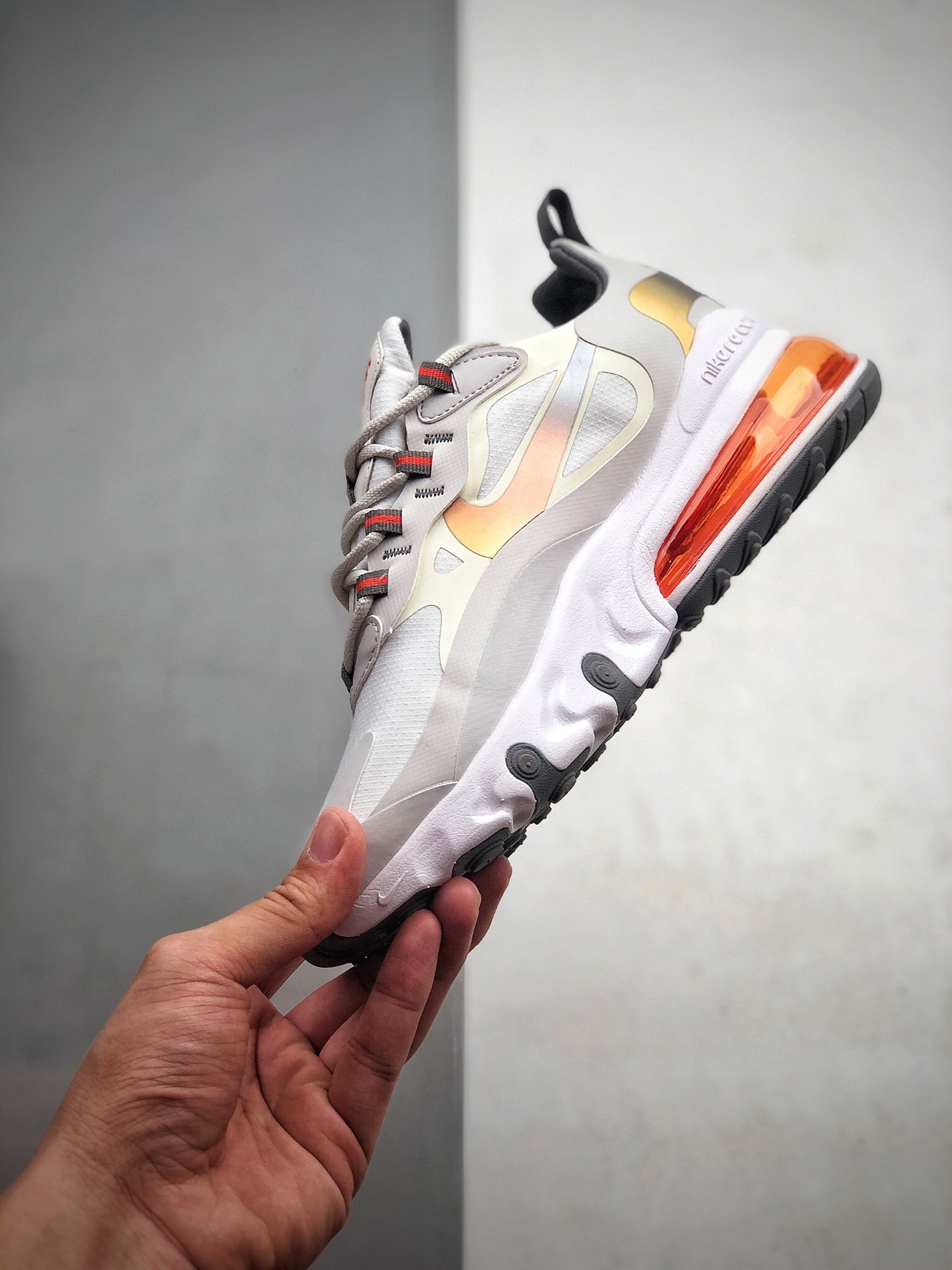 200 公司级 Nike Air Max 270 React缓震气垫运动跑鞋 CD6615-100