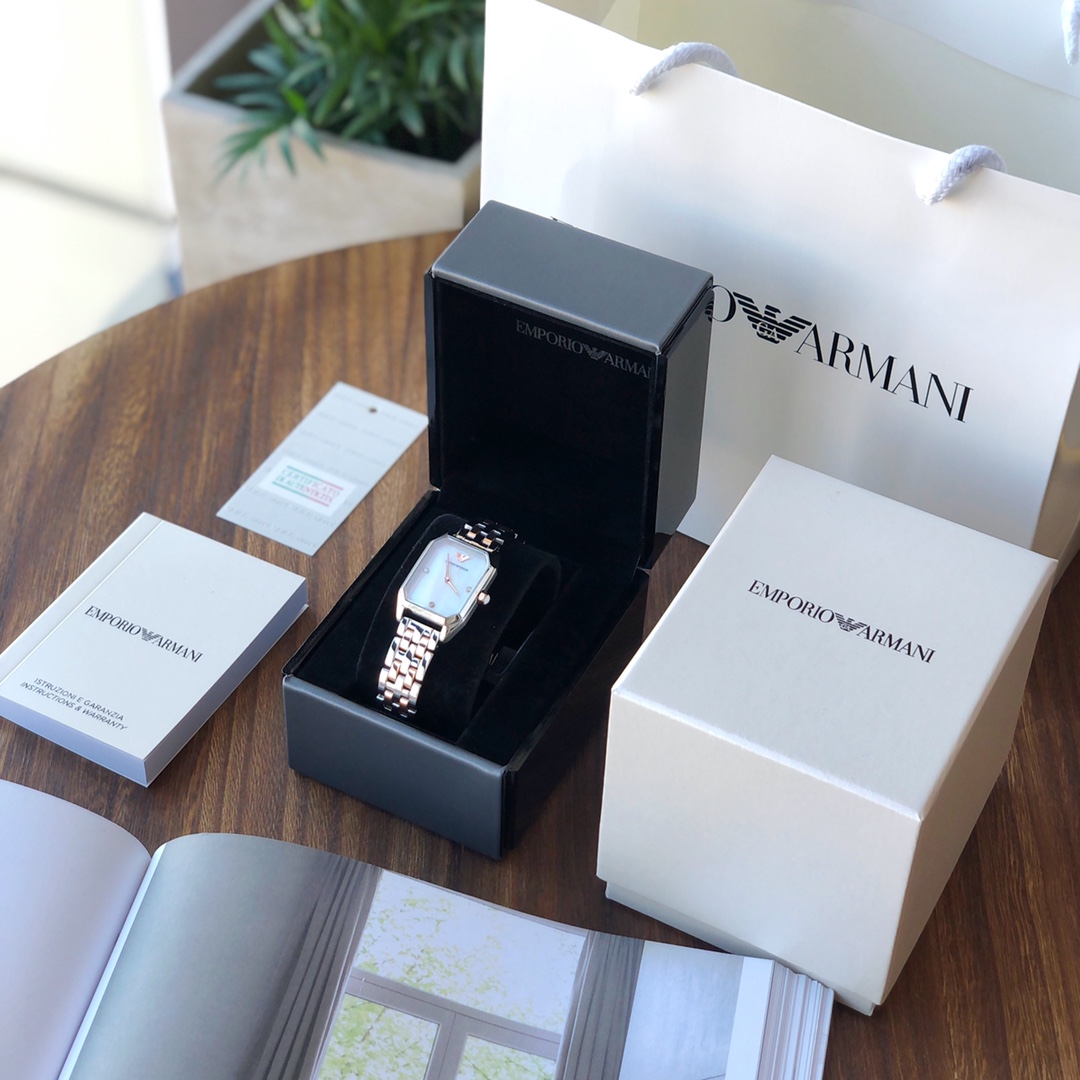 Armani Reloj de mujer con banda de acero Armani modelo AR11146 Reloj de cuarzo con banda de acero degradado en oro rosa…