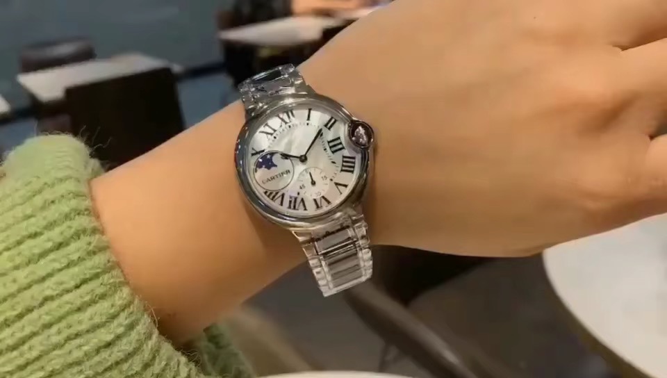 Cartier 卡地亚蓝气球系列月相女表视频欣赏，上手非常的美