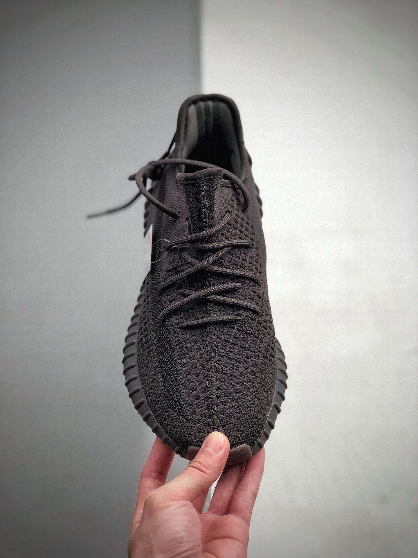 150 Adidas Yeezy Boost 350 V2“ Cinder””Cinder” 黑生胶2.0 矿/碳黑 百搭轻便椰子爆米花中底休闲运动慢跑鞋 货号：FY2903