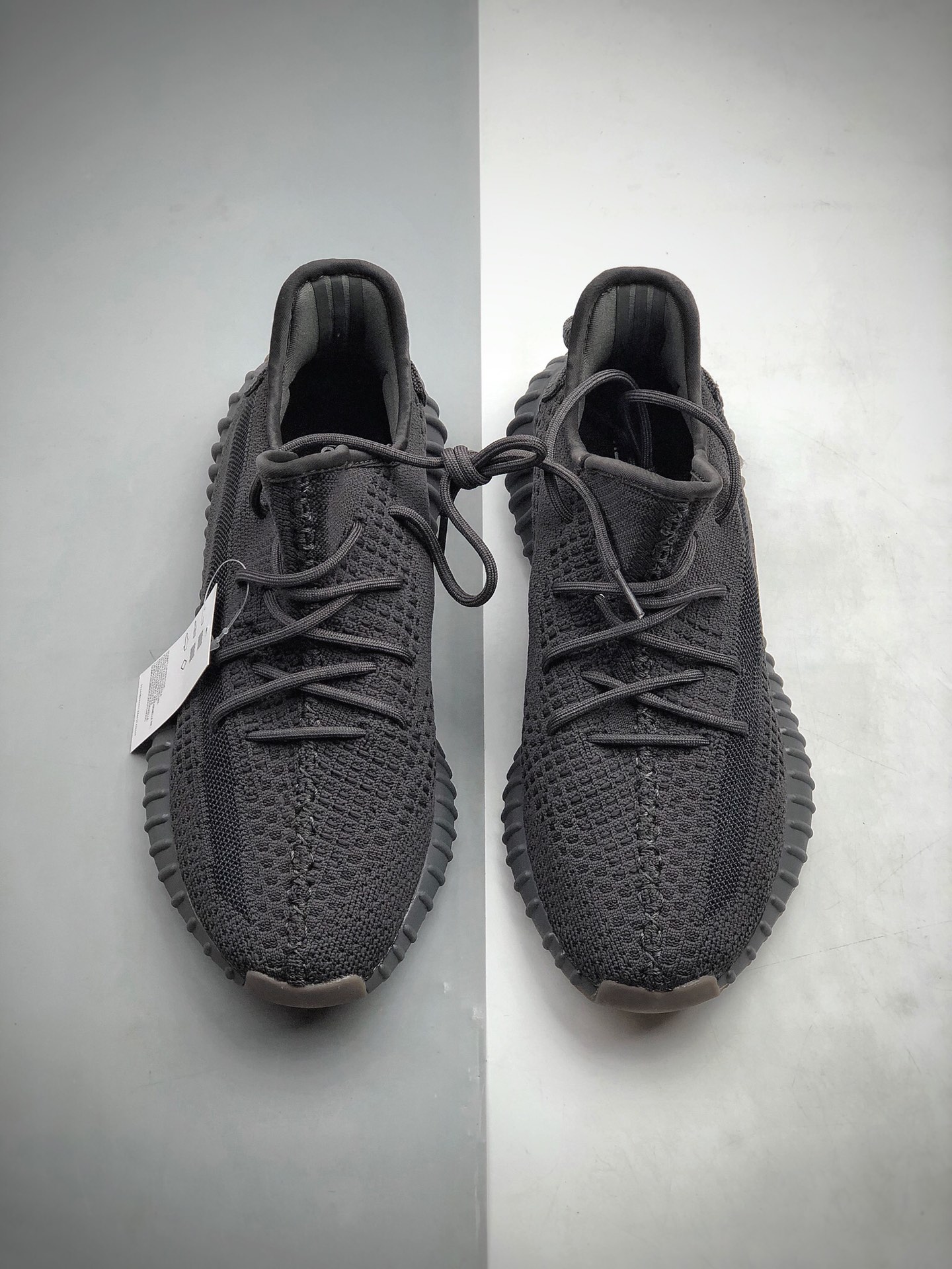 150 Adidas Yeezy Boost 350 V2“ Cinder””Cinder” 黑生胶2.0 矿/碳黑 百搭轻便椰子爆米花中底休闲运动慢跑鞋 货号：FY2903