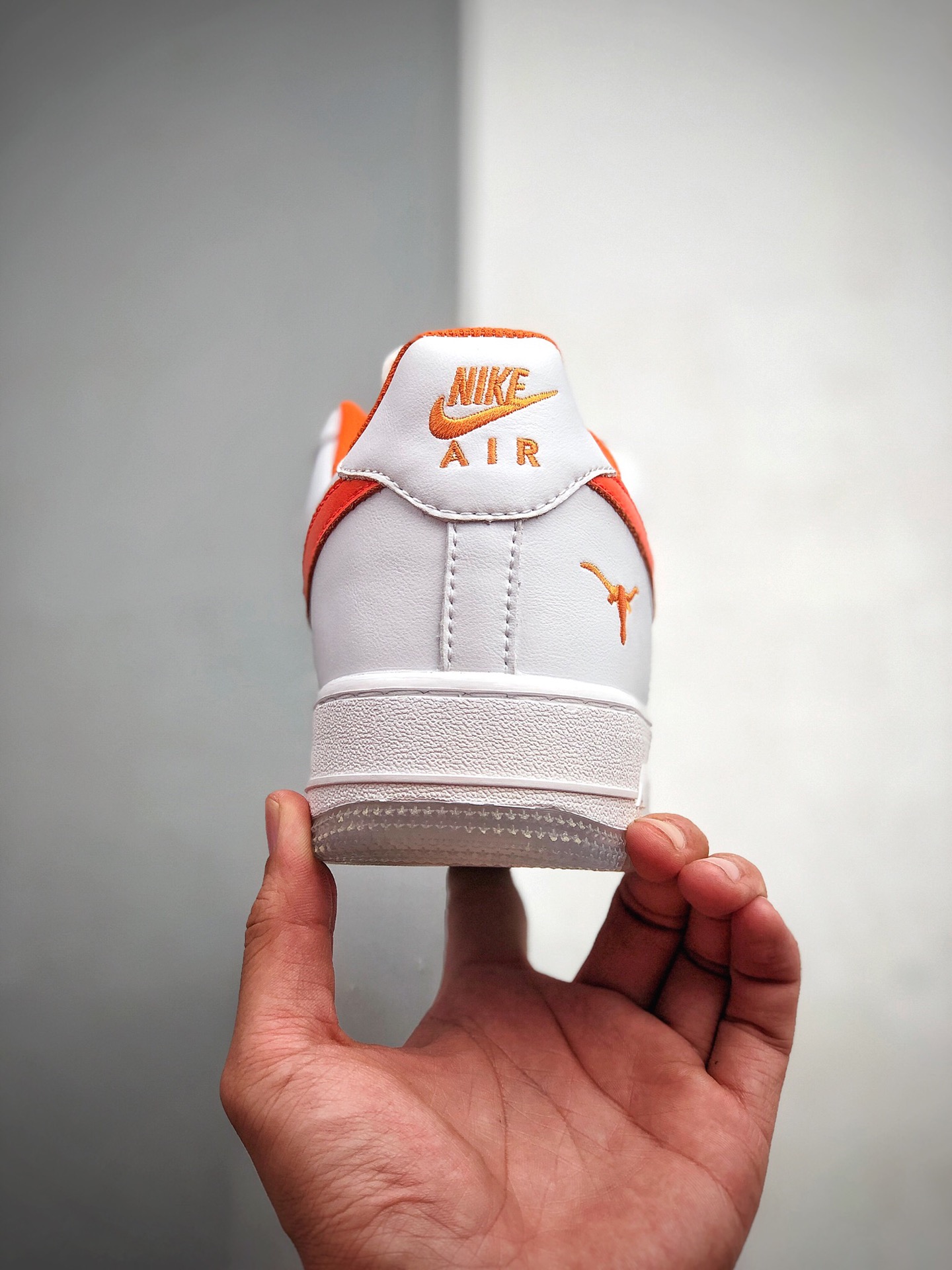 200  耐克Nike 空军一号运动休闲板鞋  货号：CJ8596-103