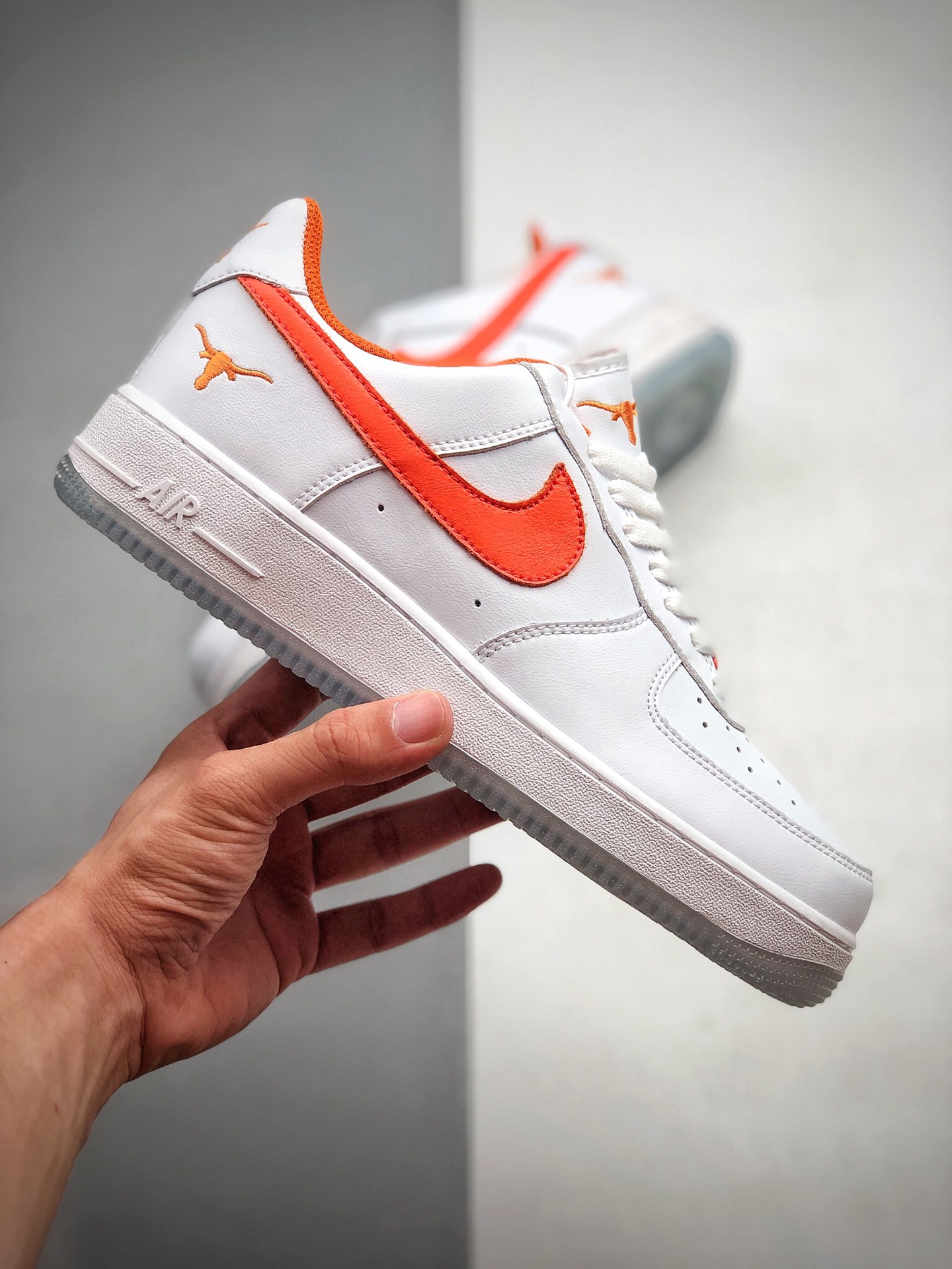 200  耐克Nike 空军一号运动休闲板鞋  货号：CJ8596-103