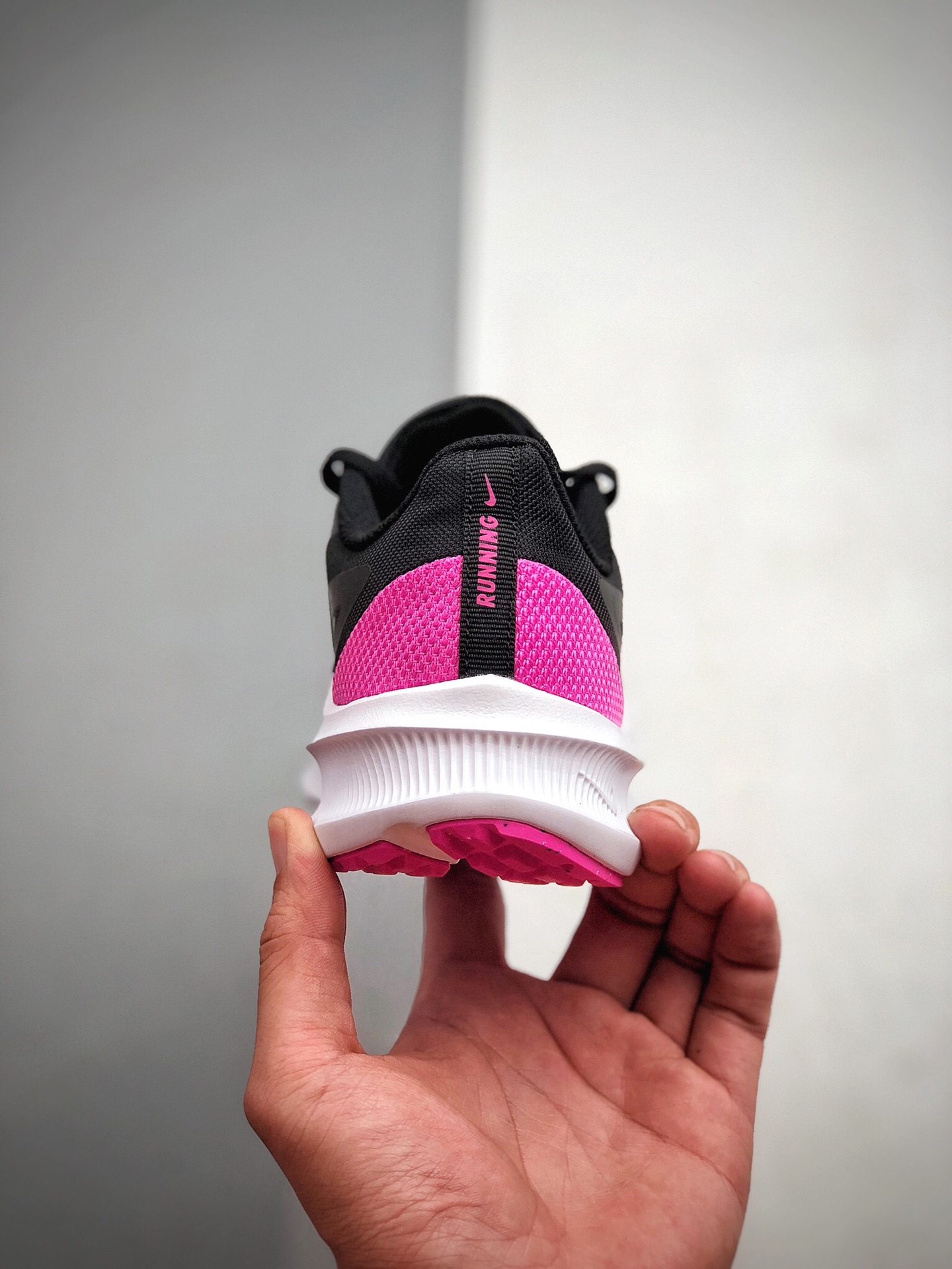 150  Nike Downshifter 10 登月10代 网面透气轻超缓震防滑磨耐休闲运动慢跑鞋  货号：Cl9981-004