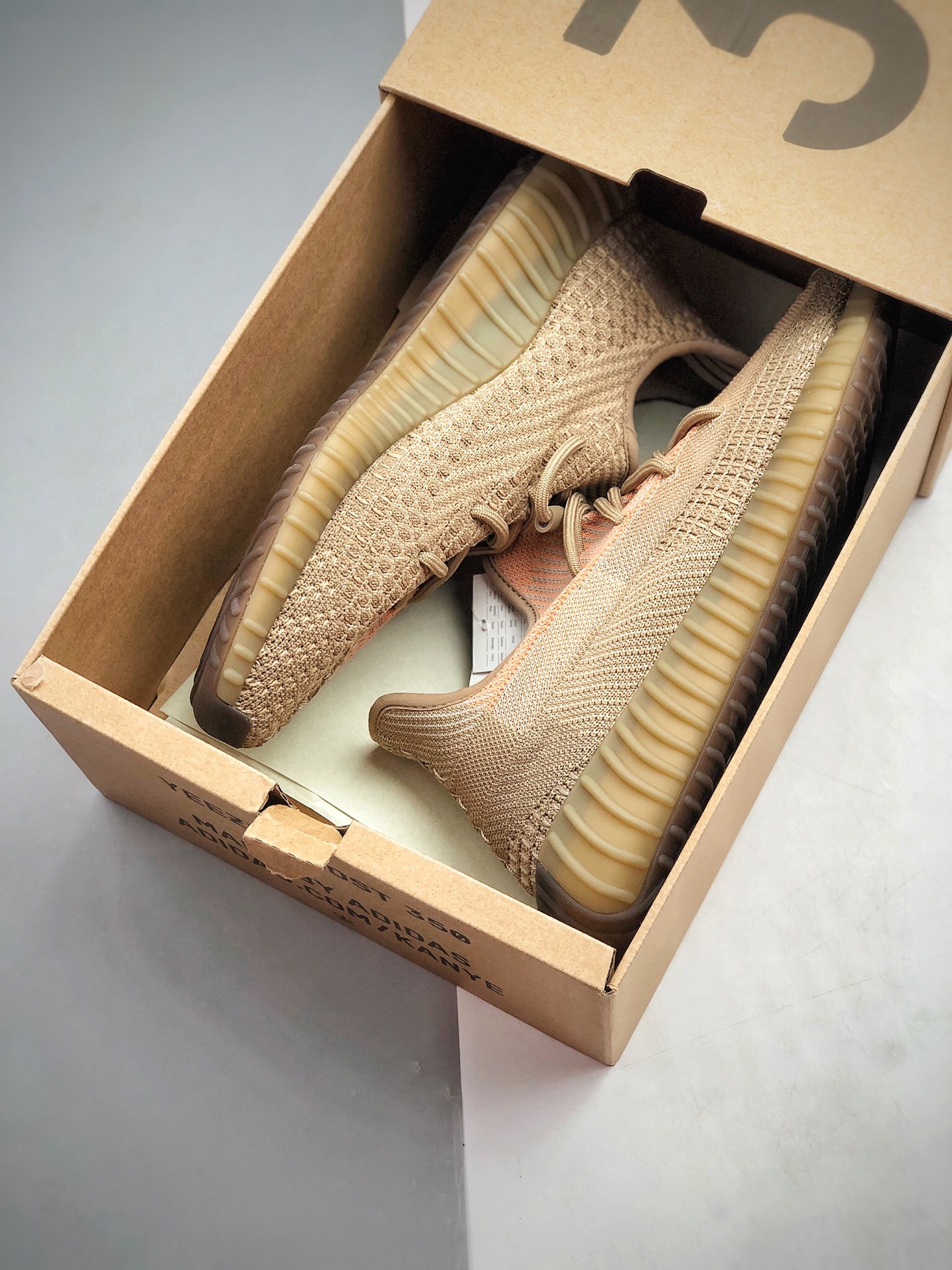 200  阿迪达斯Adidas Yeezy 350 Boost V2   野鸡红新配色FZ5240