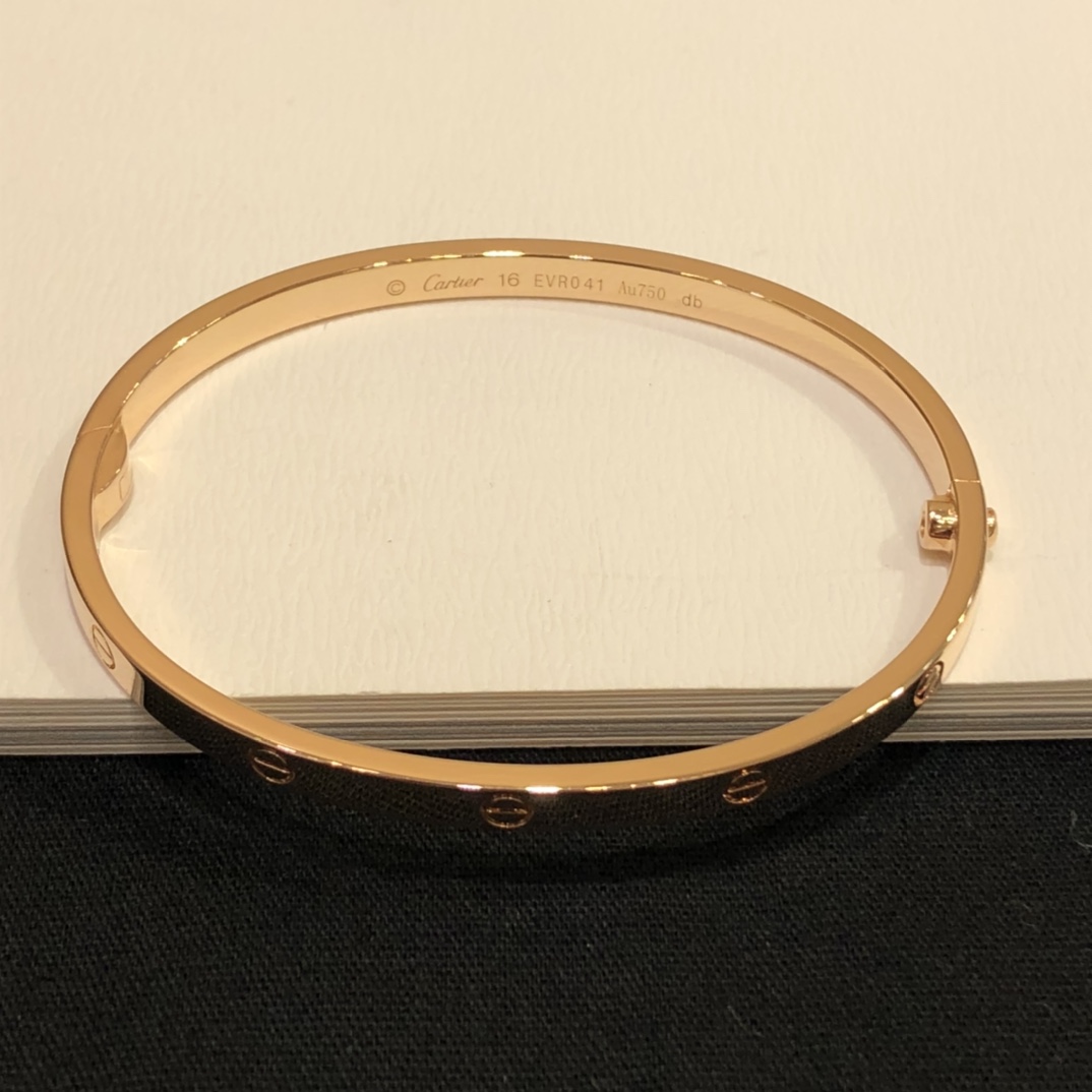 NO:754789,88330, Cartier narrow love bracelet, stacked or worn alone, really beautiful z real gold, 3W customized white copper plating, only two colors, rose gold, silver size (16-17-18),,cartier,bracelet,gold plating,Cartier high-end jewelry1986090988330,Cartier窄版love手镯手环 叠戴或者单戴,真的太美了 z真金,3W 定制白铜镀金 只做了两个颜色,玫瑰金,银色 size(16-17-18）,,cartier,bracelet,gold plating,卡迪亚高端饰品,Jewelry